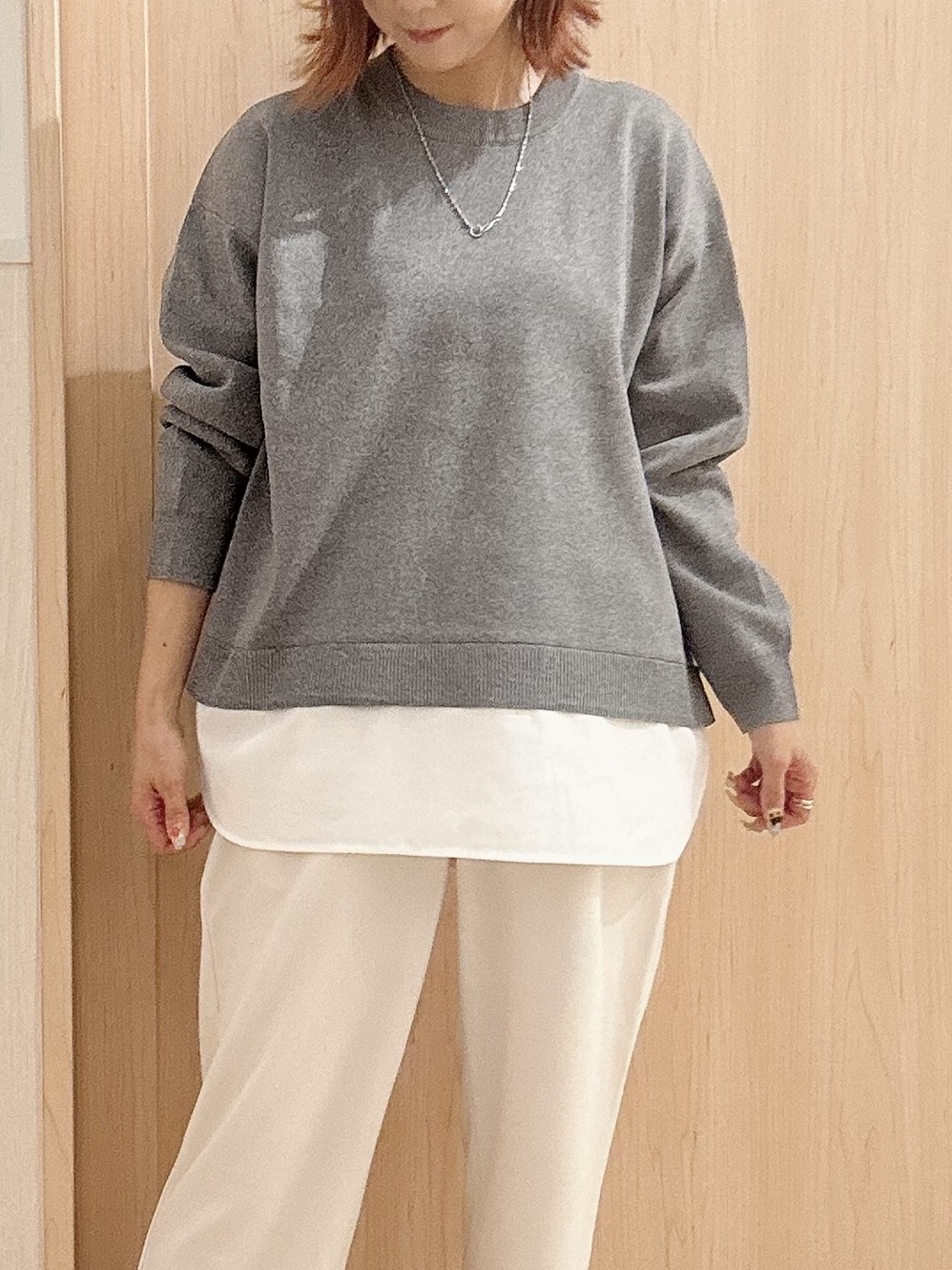 モカさんの「SHOO･LA･RUE｜【S-LL】着るだけできまる シャツレイヤード風 スポンディッシュニット」を使ったコーディネート
