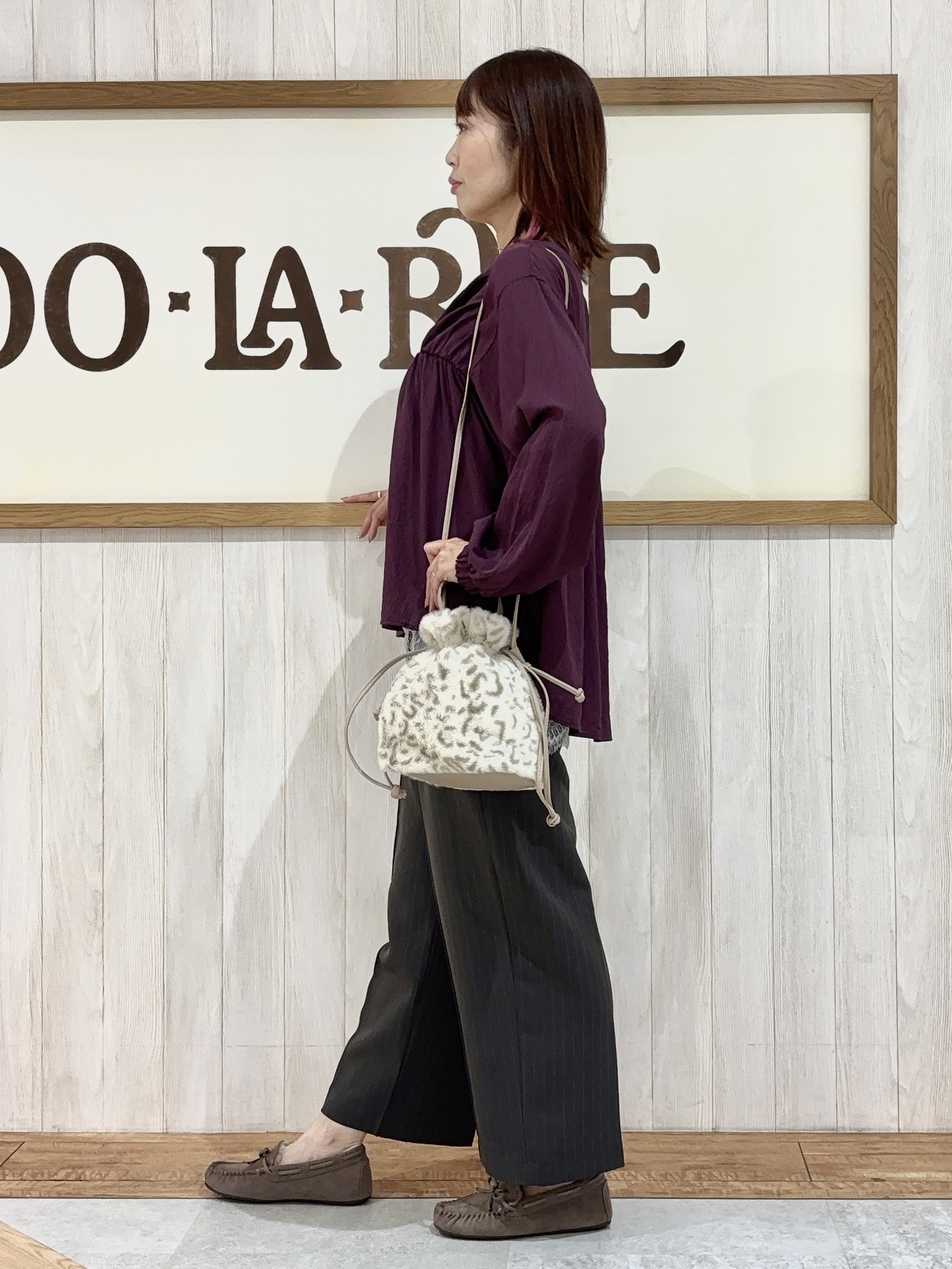 みきぽんさんの「SHOO･LA･RUE｜【S-LL/洗濯機可】着痩せシルエット シャーリングシャツカーディガン」を使ったコーディネート