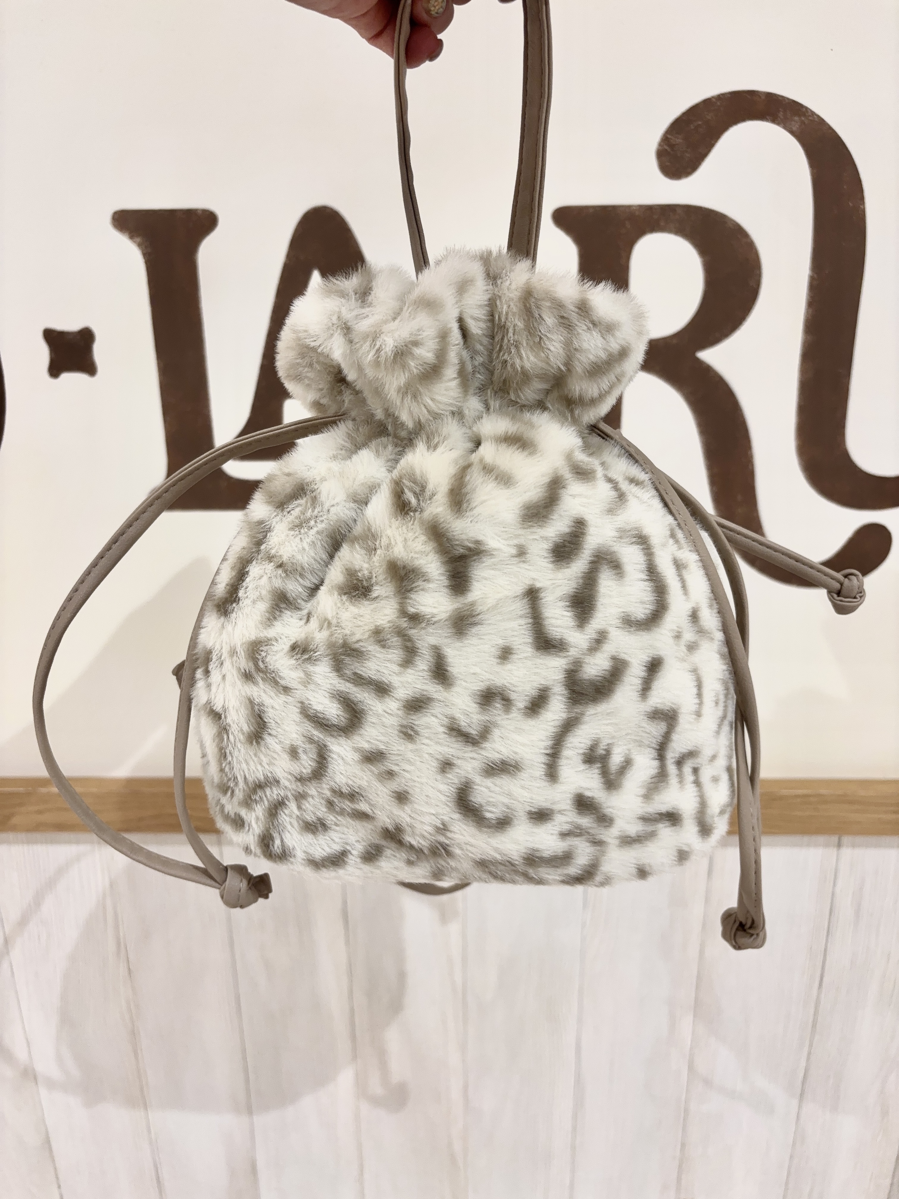 みきぽんさんの「SHOO･LA･RUE｜【S-LL/洗濯機可】着痩せシルエット シャーリングシャツカーディガン」を使ったコーディネート