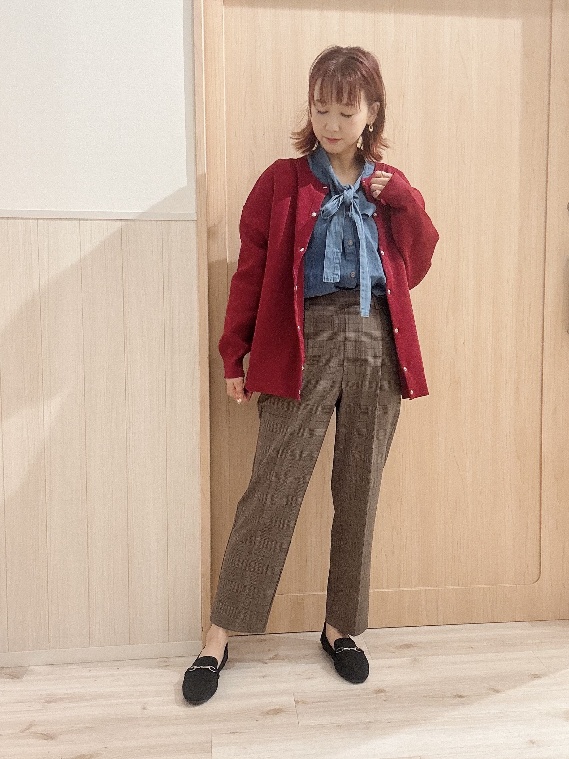 モカさんの「SHOO･LA･RUE｜【セットアップ可/洗濯機可】軽やかに羽織れる スポンディッシュ ニットカーディガン」を使ったコーディネート