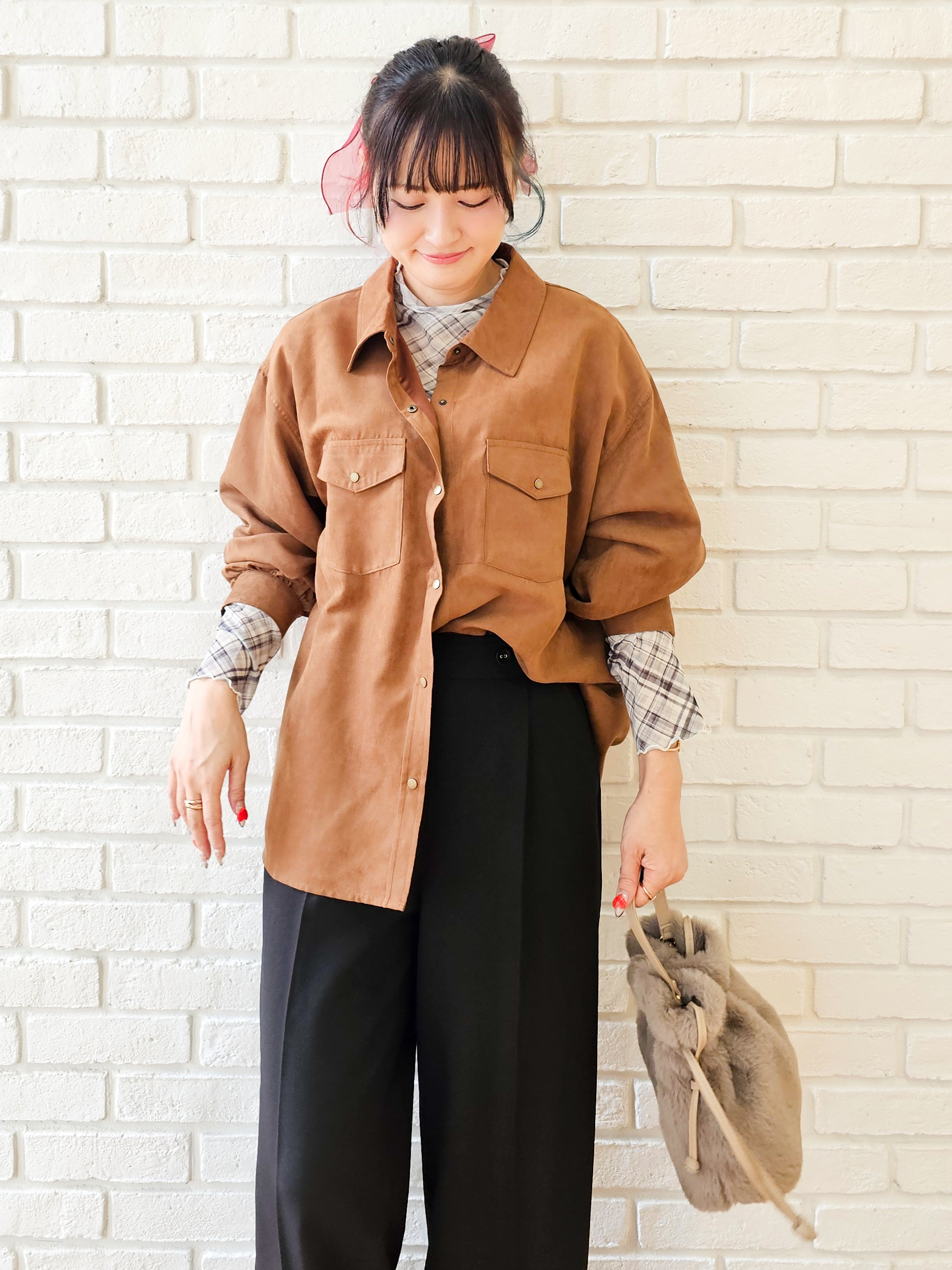 ゆゆさんの「SHOO･LA･RUE｜【S-LL/洗濯機可】なめらかさが心地いい。スエード調ポケットシャツ」を使ったコーディネート