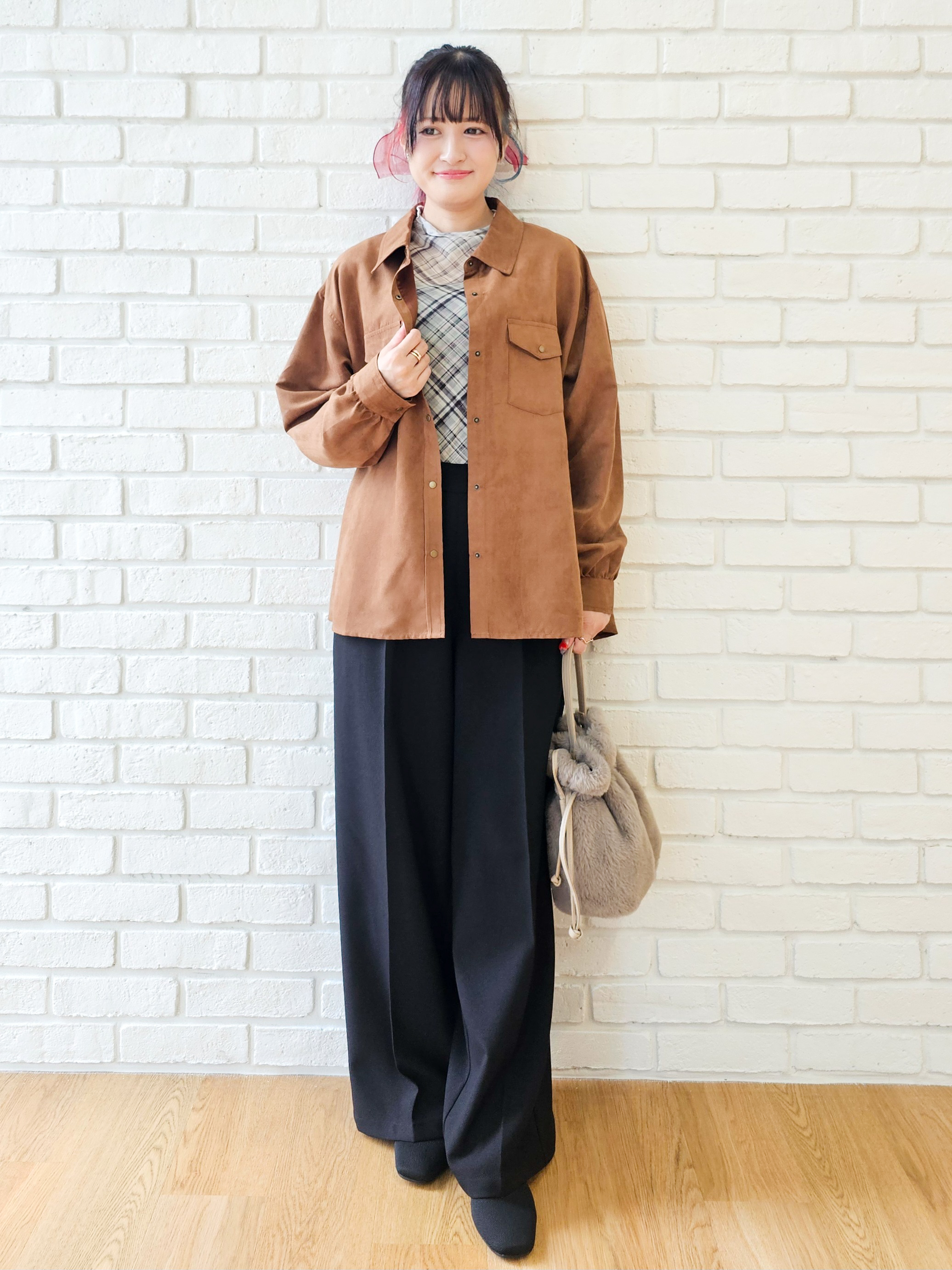 ゆゆさんの「SHOO･LA･RUE｜【S-LL/洗濯機可】なめらかさが心地いい。スエード調ポケットシャツ」を使ったコーディネート