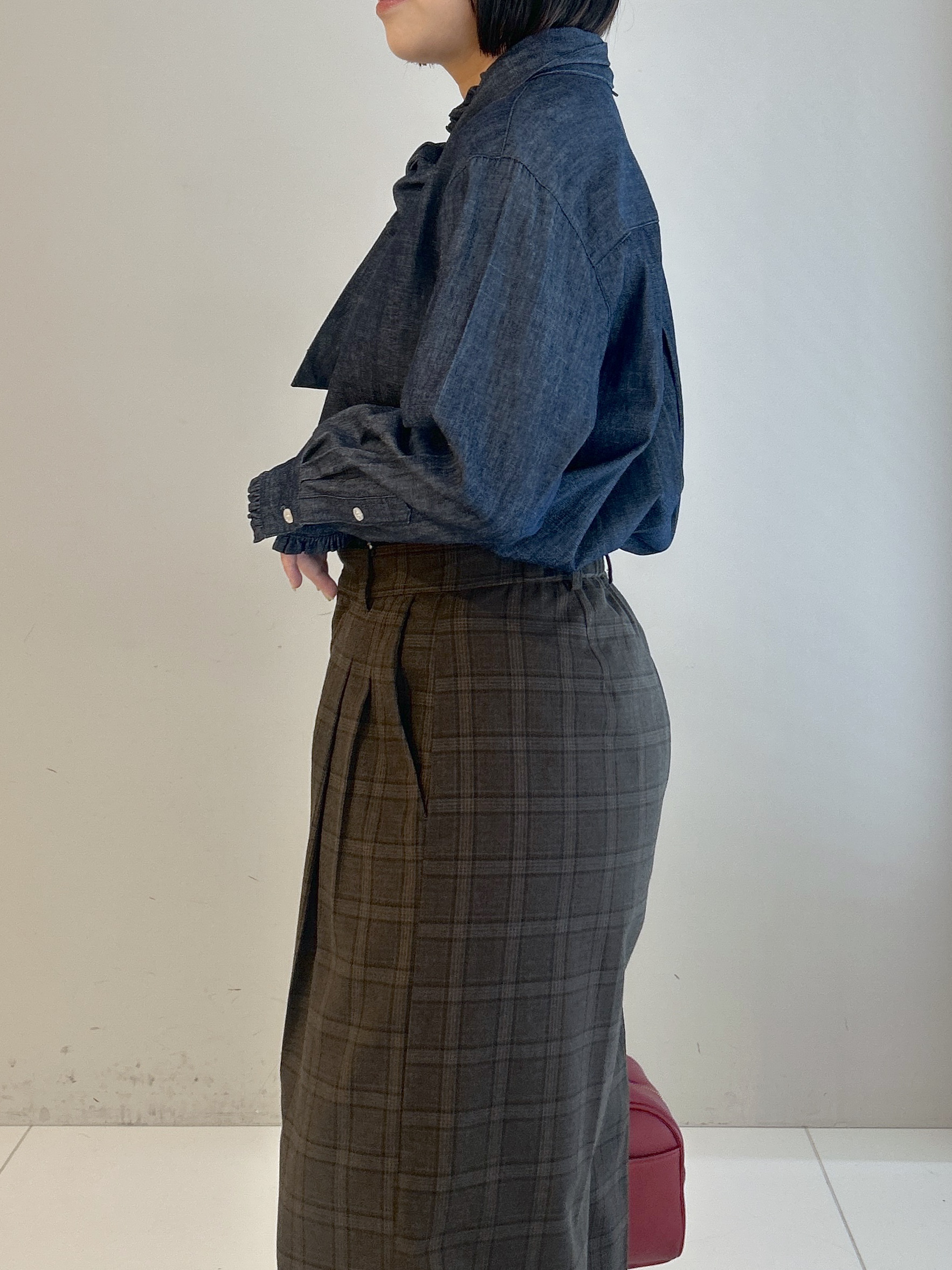 Hirokaさんの「Dessin｜【ボウタイ取り外し可】2WAYデニムフリルシャツ」を使ったコーディネート
