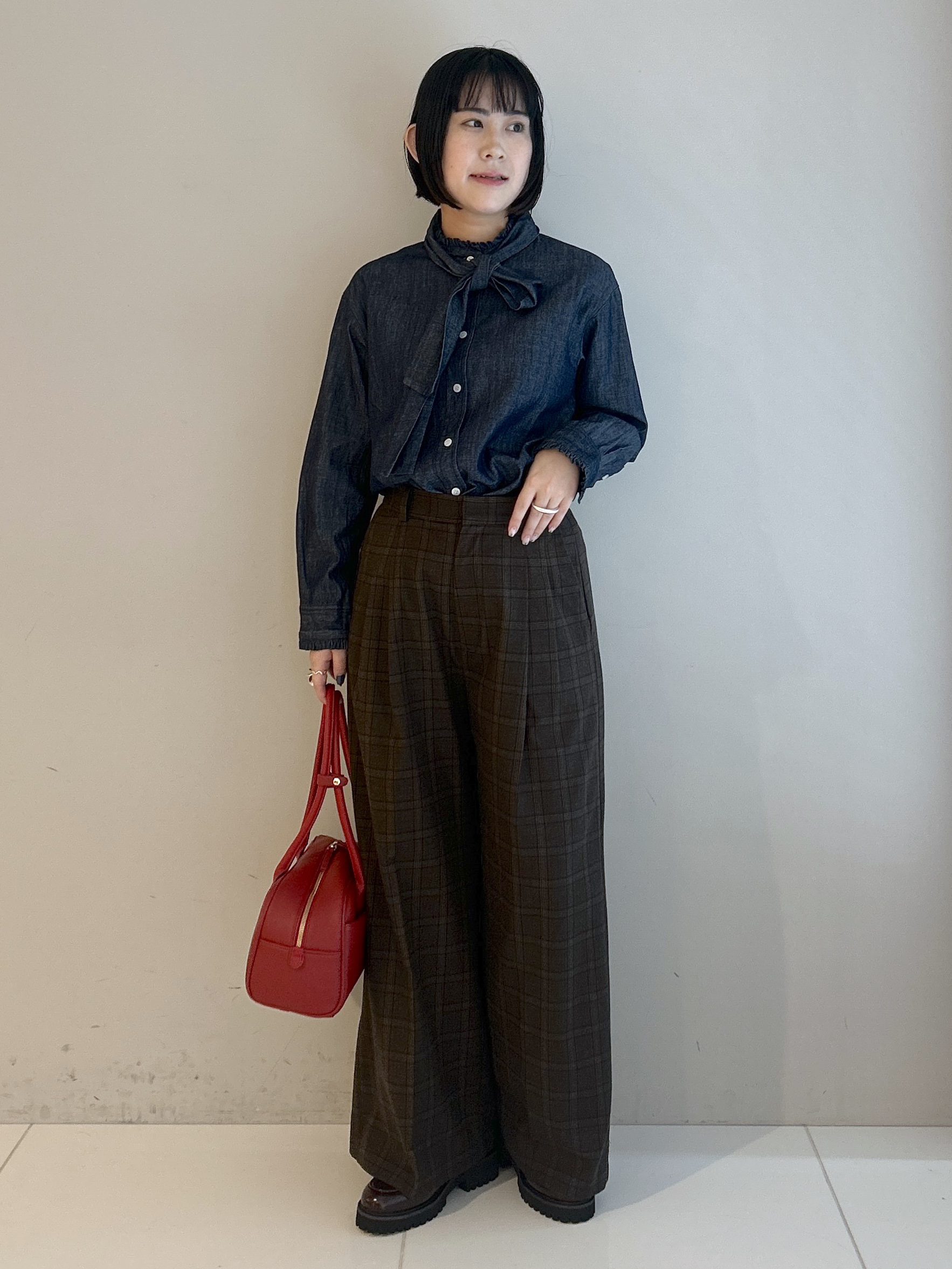 Hirokaさんの「Dessin｜【ボウタイ取り外し可】2WAYデニムフリルシャツ」を使ったコーディネート