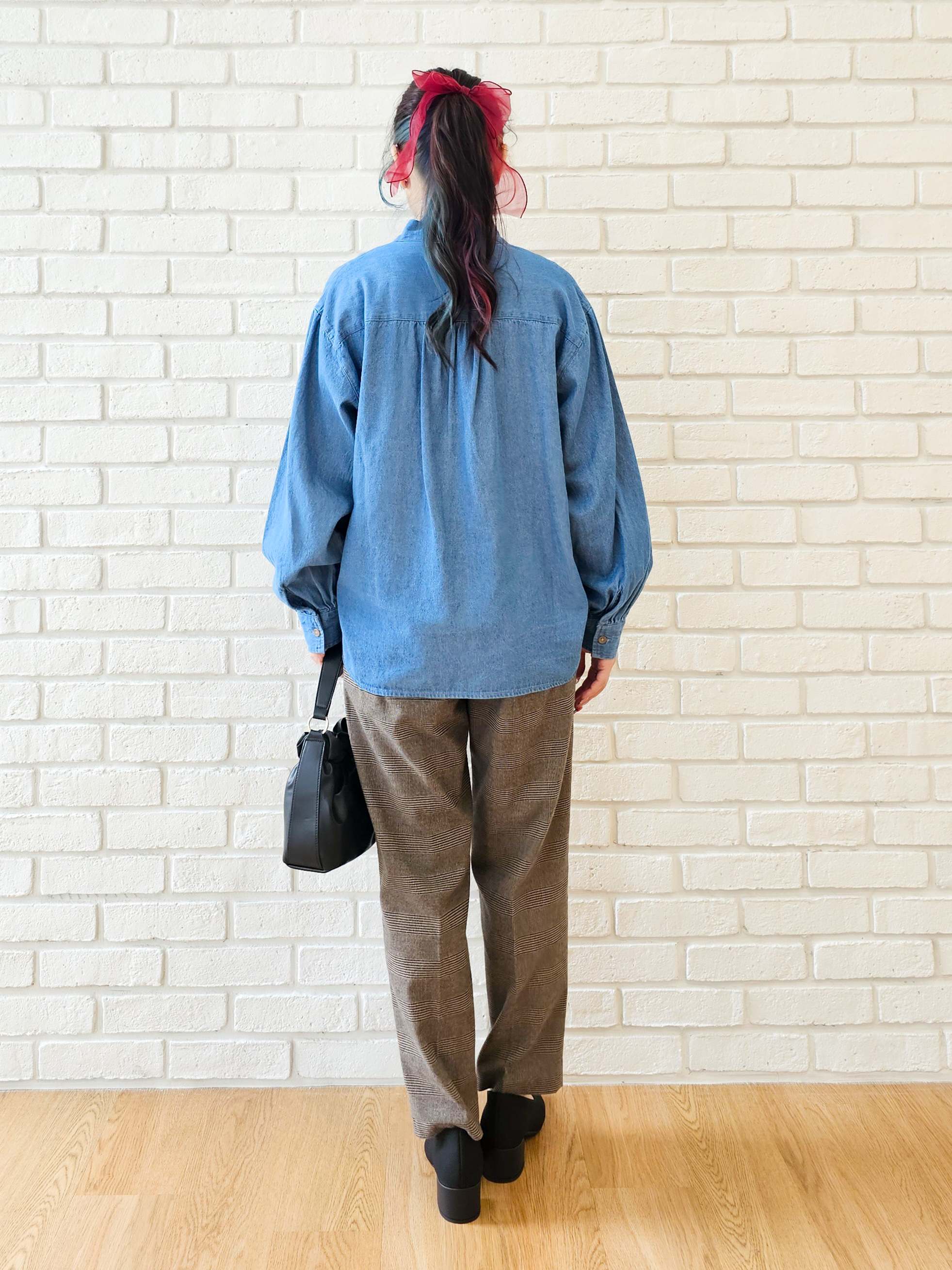 ゆゆさんの「SHOO･LA･RUE｜【S-LL/洗濯機可】華やぐデニムボウタイリボンシャツ」を使ったコーディネート