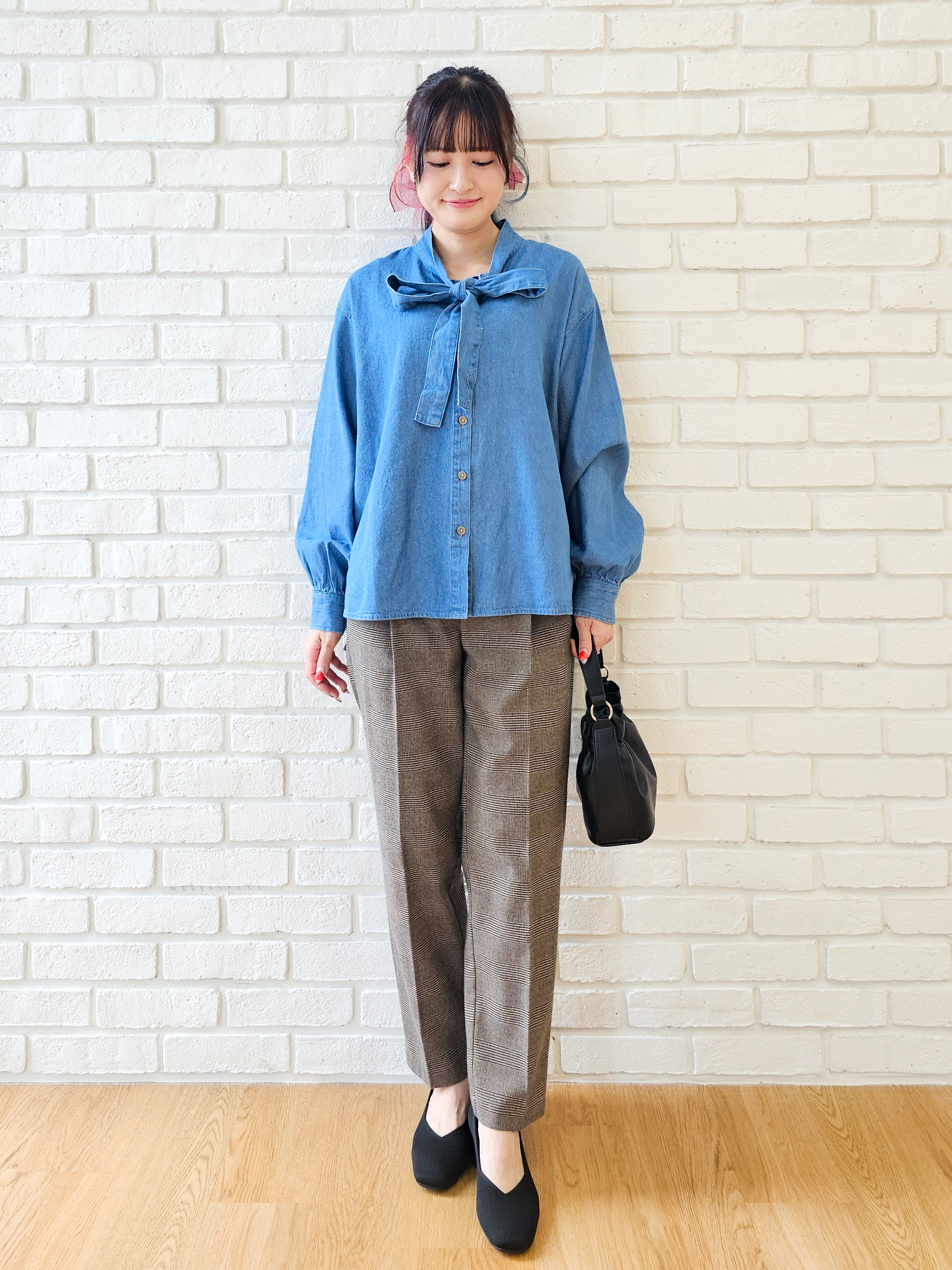 ゆゆさんの「SHOO･LA･RUE｜【S-LL/洗濯機可】華やぐデニムボウタイリボンシャツ」を使ったコーディネート