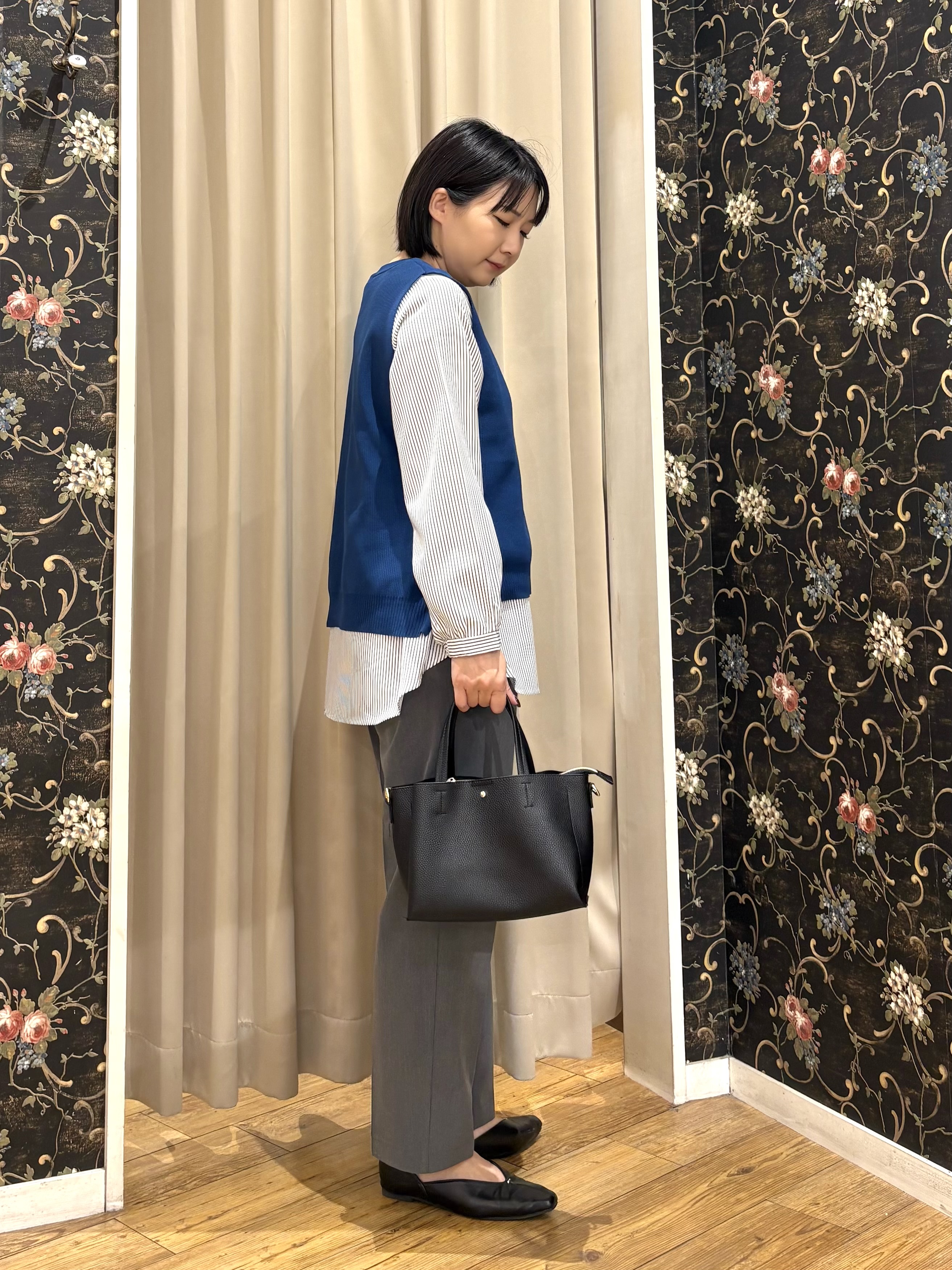 ネリさんの「SHOO･LA･RUE｜【2点セット/S-LL】着回し自在 スポンディッシュニットベスト＆フレアシャツ」を使ったコーディネート