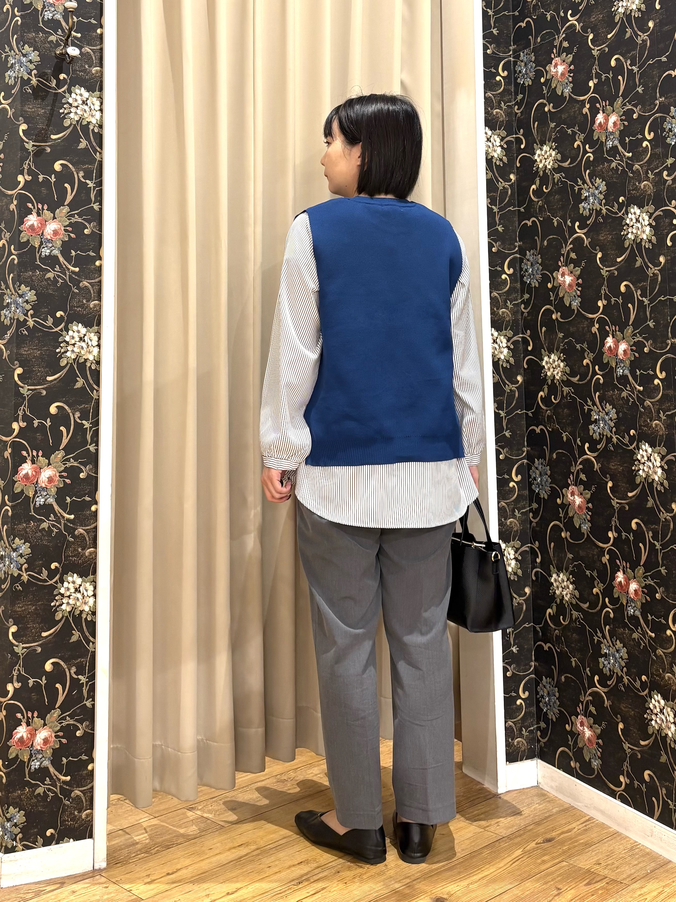 ネリさんの「SHOO･LA･RUE｜【2点セット/S-LL】着回し自在 スポンディッシュニットベスト＆フレアシャツ」を使ったコーディネート