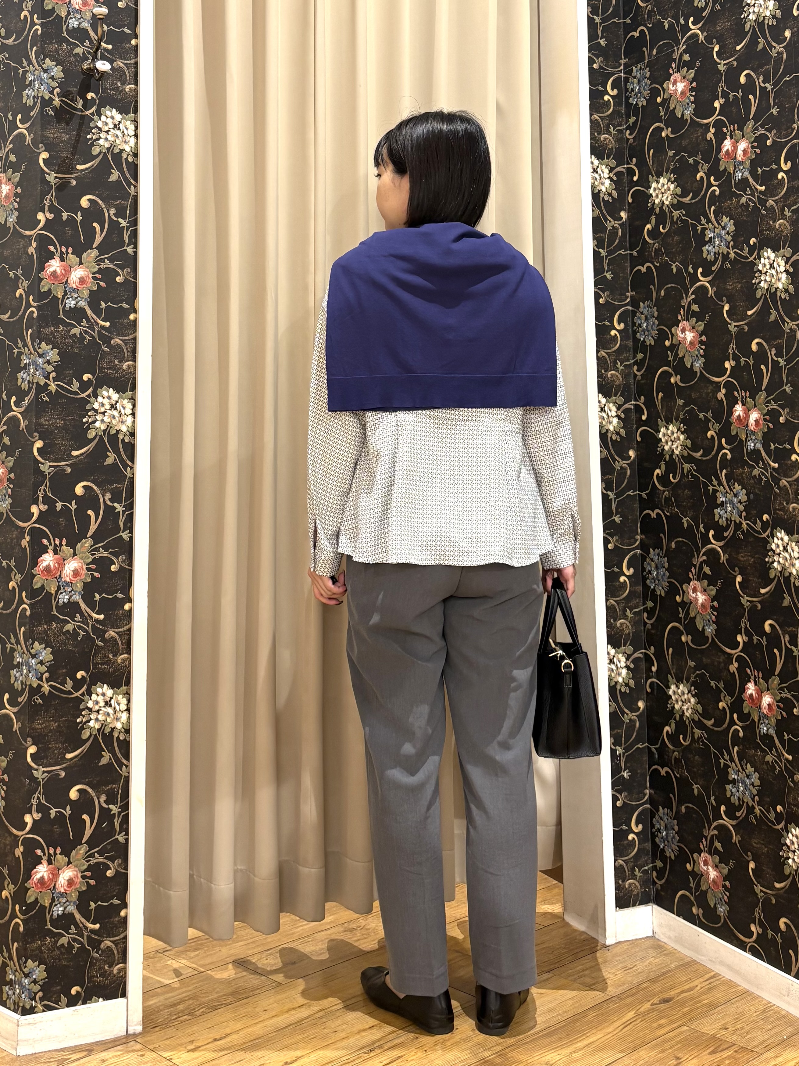 ネリさんの「SHOO･LA･RUE｜【洗濯機可/S-LL】金ボタンが上品に。さらさらタッチカーディガン」を使ったコーディネート