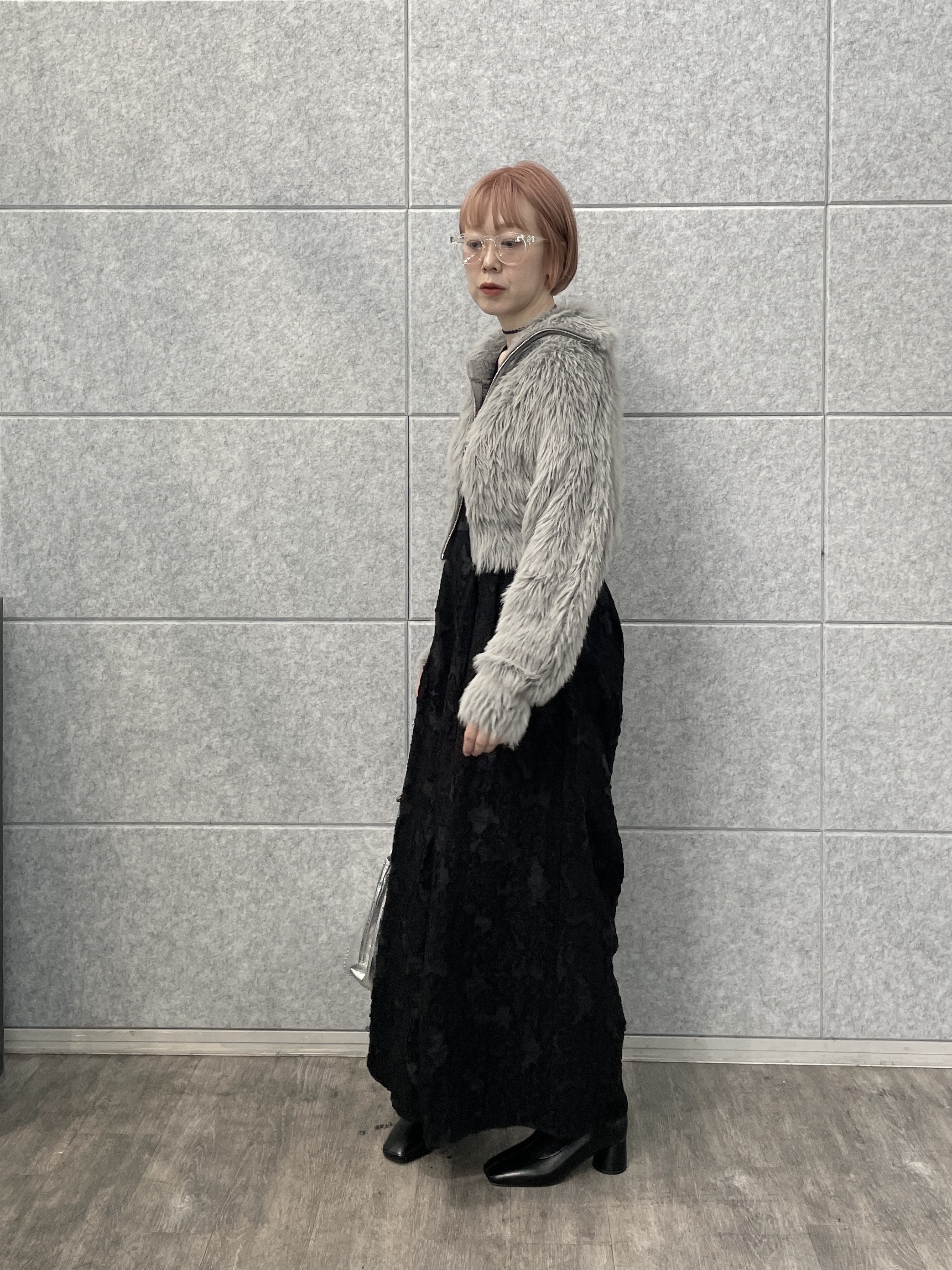 mikuさんの「INDIVI｜【MILLELA FIRENZE】スタッズ付き巾着レザーバッグ」を使ったコーディネート