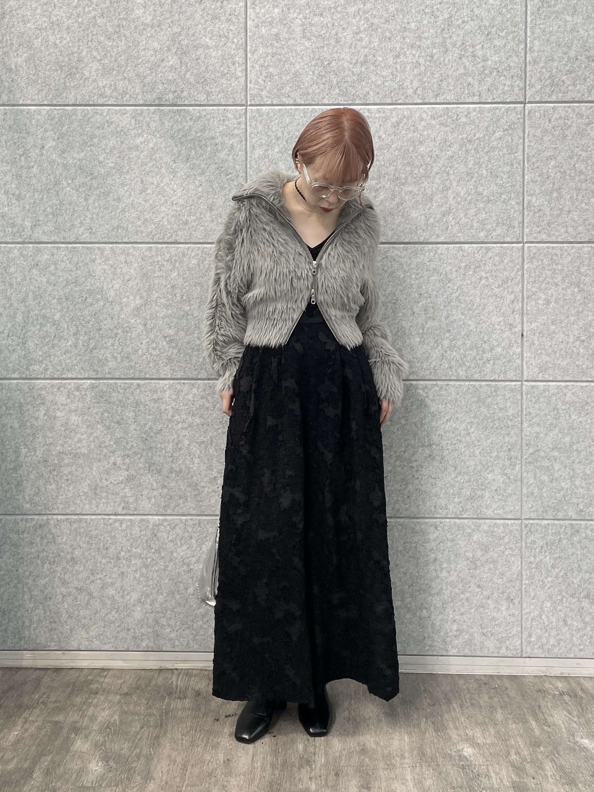 mikuさんの「INDIVI｜【MILLELA FIRENZE】スタッズ付き巾着レザーバッグ」を使ったコーディネート