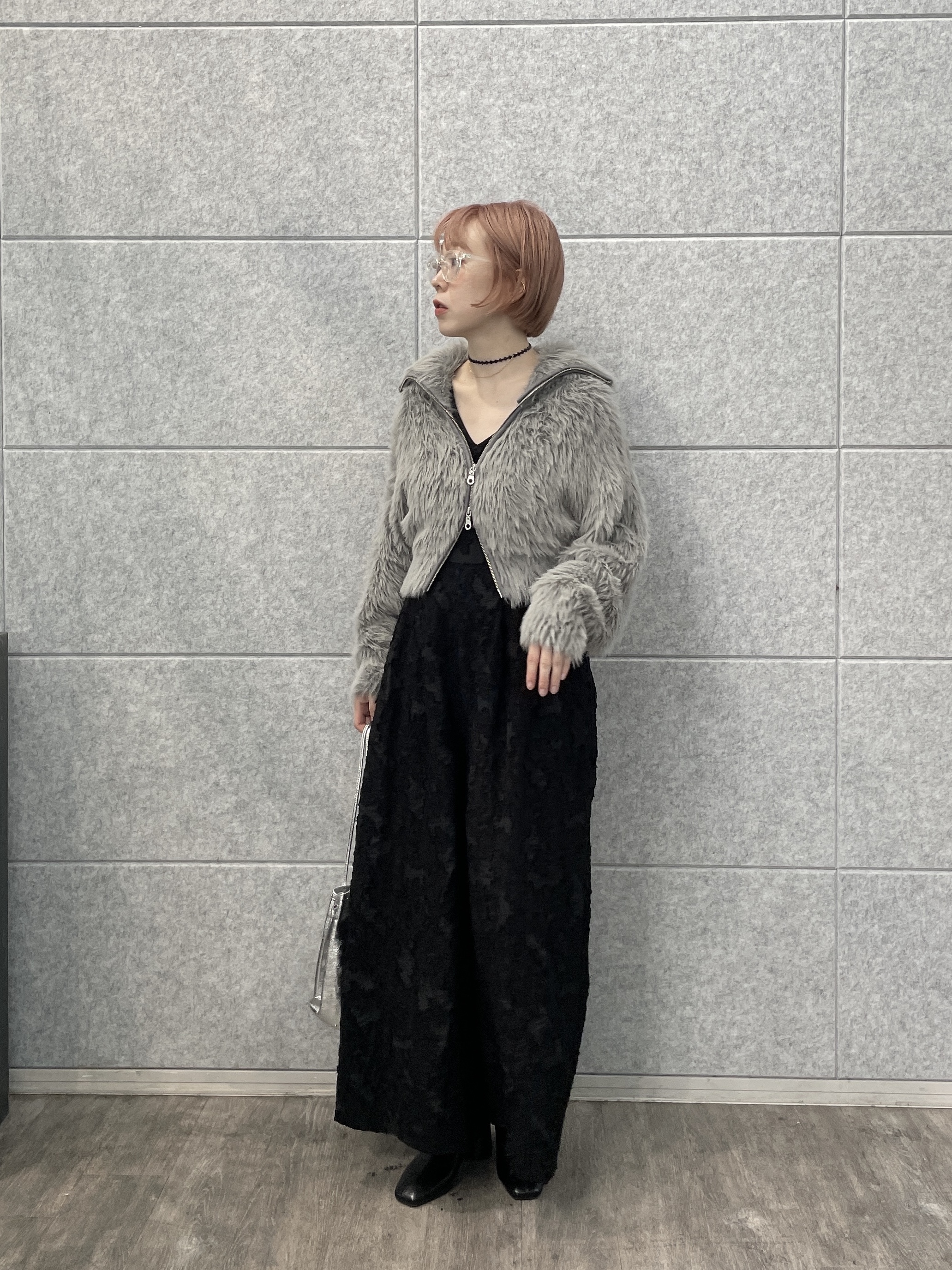 mikuさんの「INDIVI｜【MILLELA FIRENZE】スタッズ付き巾着レザーバッグ」を使ったコーディネート