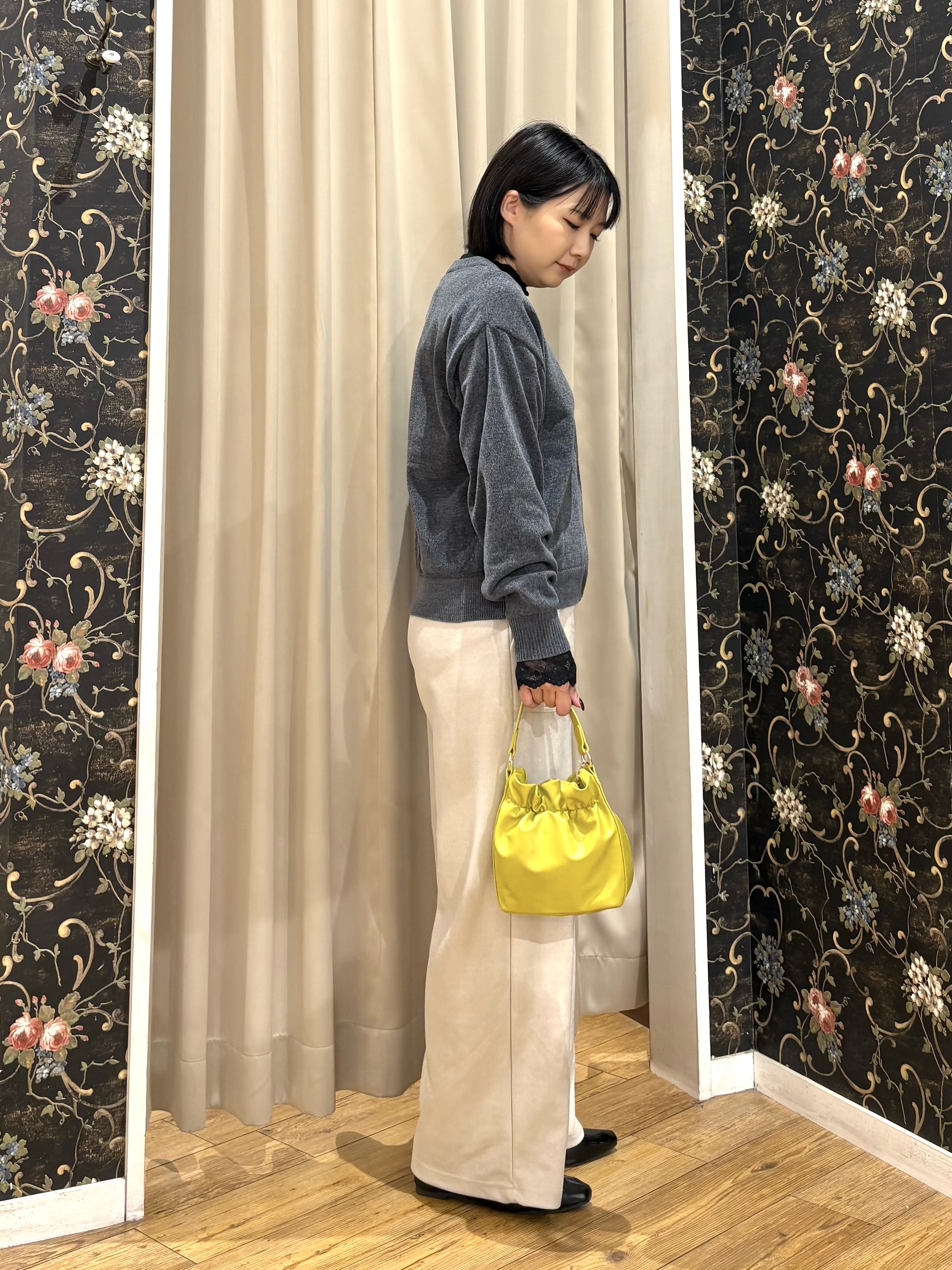 ネリさんの「SHOO･LA･RUE｜【S-LL/洗濯機可】手触りやわらか ミニモール金ボタンカーディガン」を使ったコーディネート