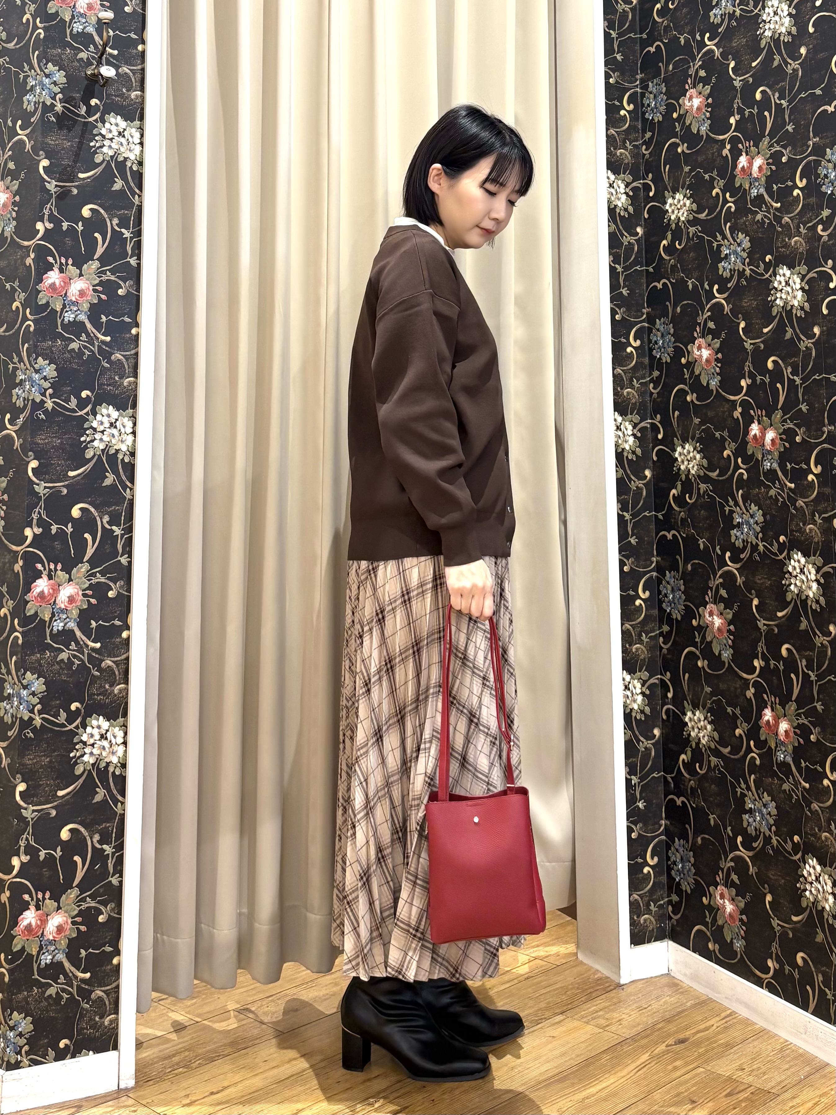 ネリさんの「SHOO･LA･RUE｜【セットアップ可/洗濯機可】軽やかに羽織れる スポンディッシュ ニットカーディガン」を使ったコーディネート