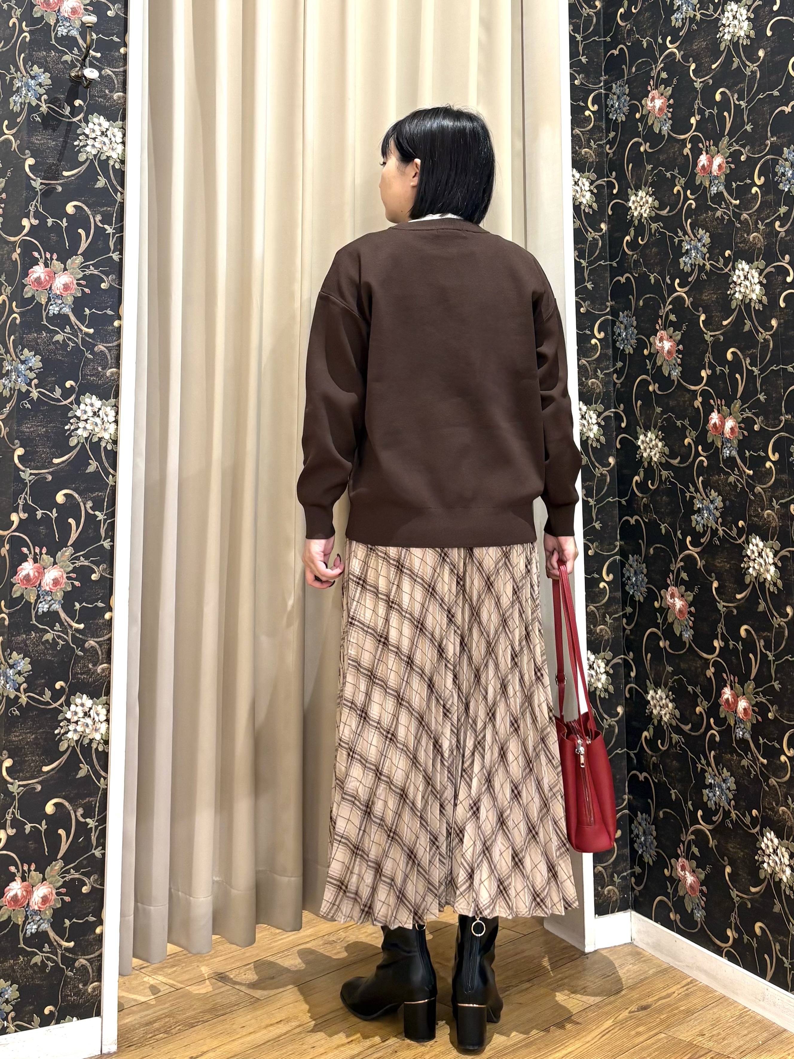 ネリさんの「SHOO･LA･RUE｜【セットアップ可/洗濯機可】軽やかに羽織れる スポンディッシュ ニットカーディガン」を使ったコーディネート