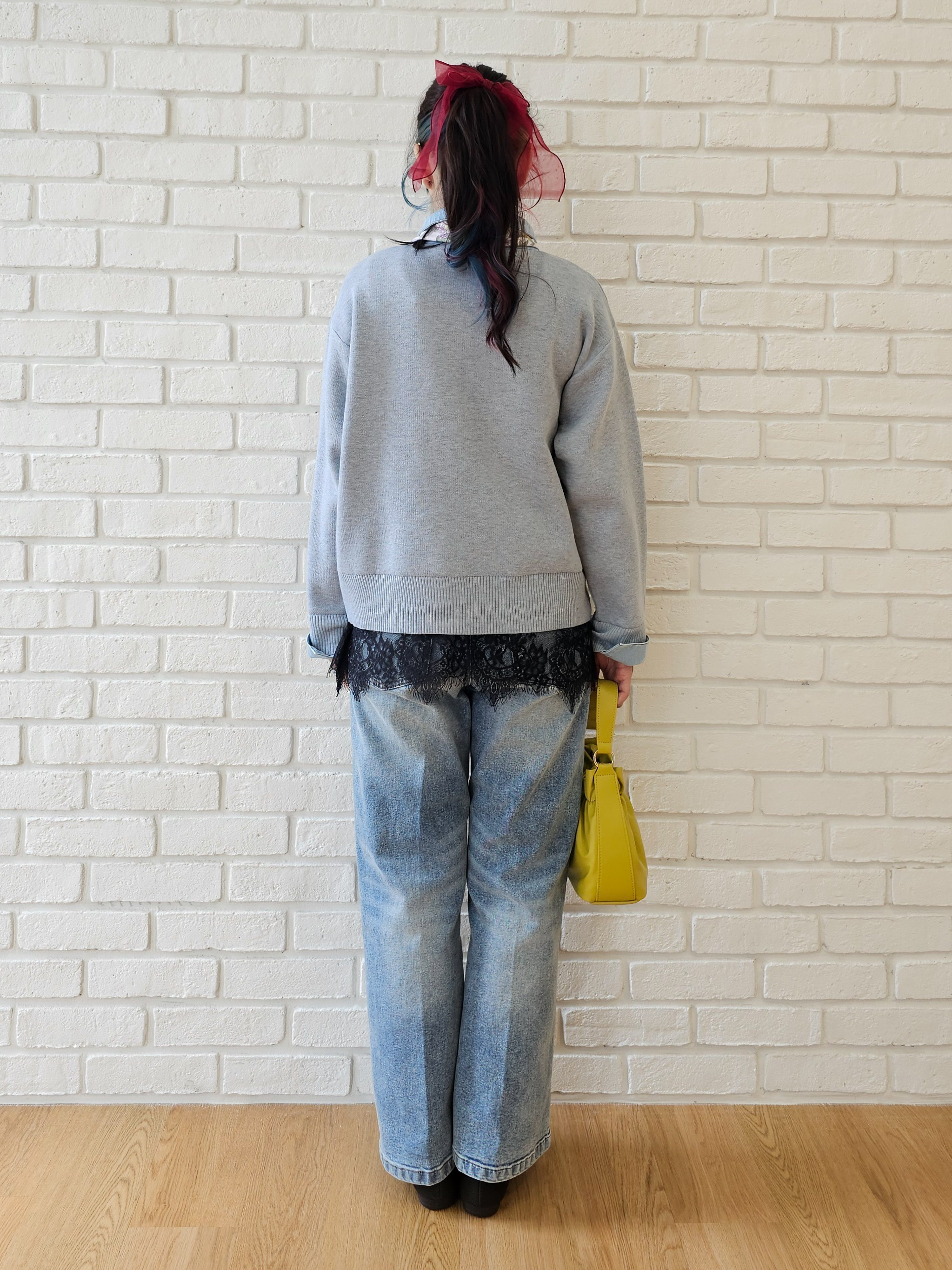 ゆゆさんの「SHOO･LA･RUE｜【S-LL/洗濯機可】デニム／チェック切替でこなれ見え 金ボタンニットカーディガン」を使ったコーディネート