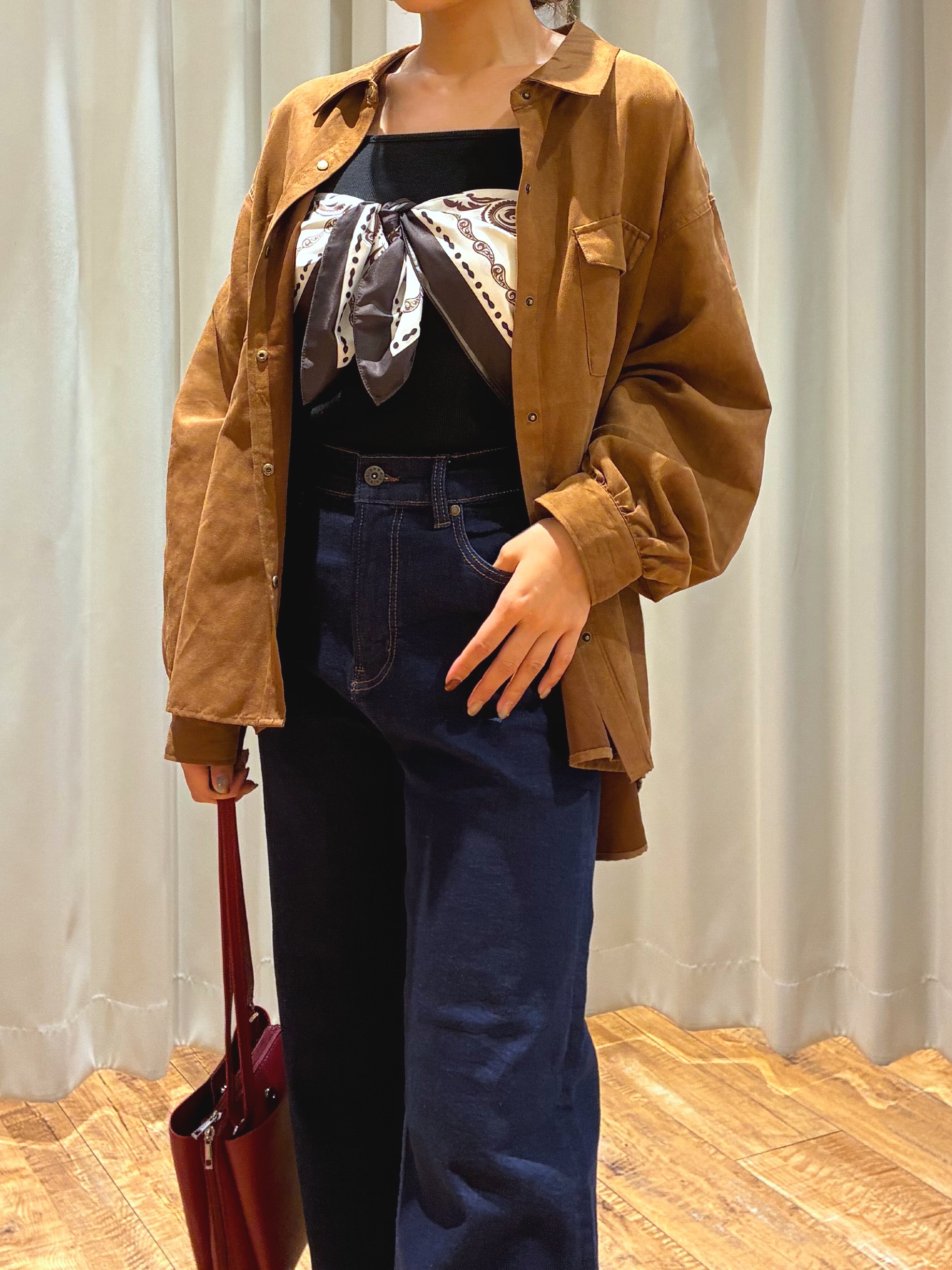 もんちゃんさんの「SHOO･LA･RUE｜【S-LL/洗濯機可】なめらかさが心地いい。スエード調ポケットシャツ」を使ったコーディネート
