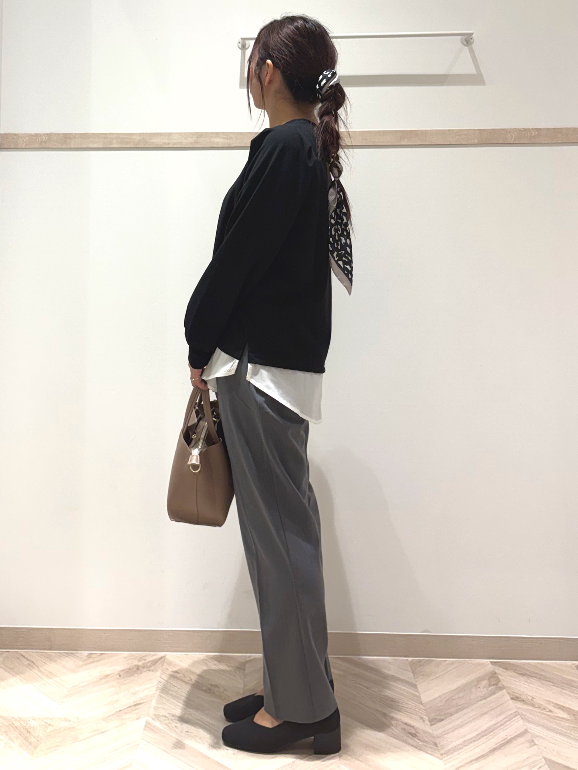 nanaさんの「SHOO･LA･RUE｜【S-LL/洗濯機可】1枚で完成 アクセいらずのレイヤード風ブラウス」を使ったコーディネート