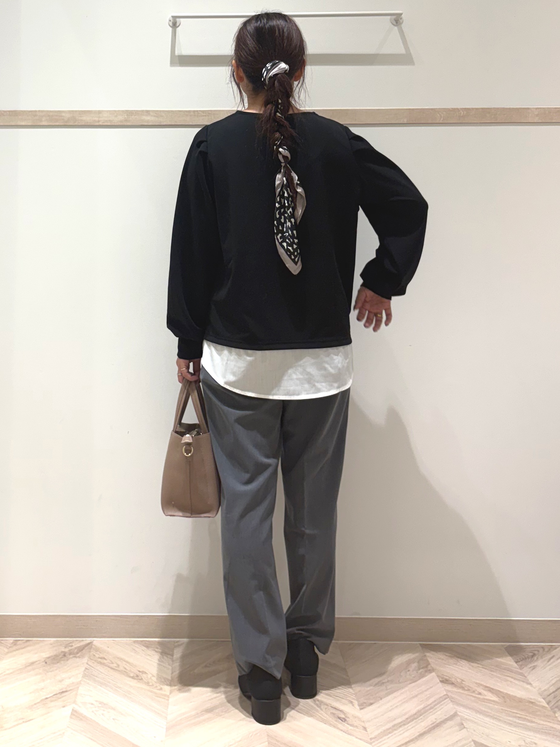 nanaさんの「SHOO･LA･RUE｜【S-LL/洗濯機可】1枚で完成 アクセいらずのレイヤード風ブラウス」を使ったコーディネート