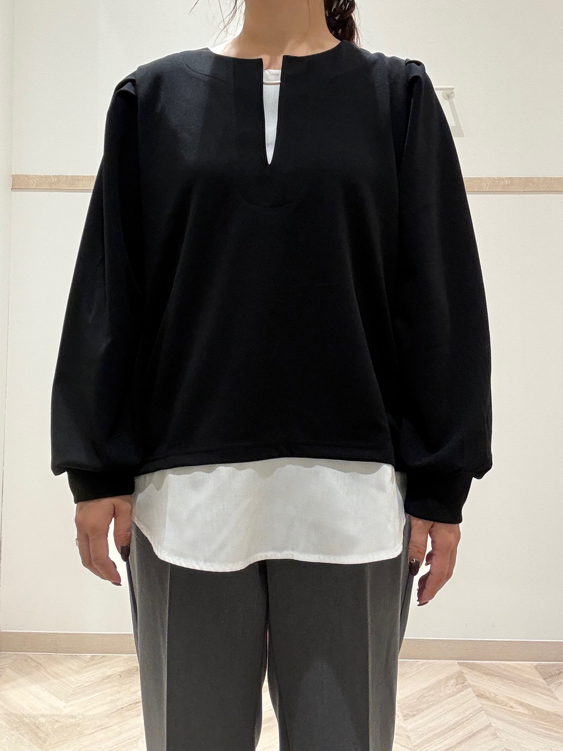 nanaさんの「SHOO･LA･RUE｜【S-LL/洗濯機可】1枚で完成 アクセいらずのレイヤード風ブラウス」を使ったコーディネート