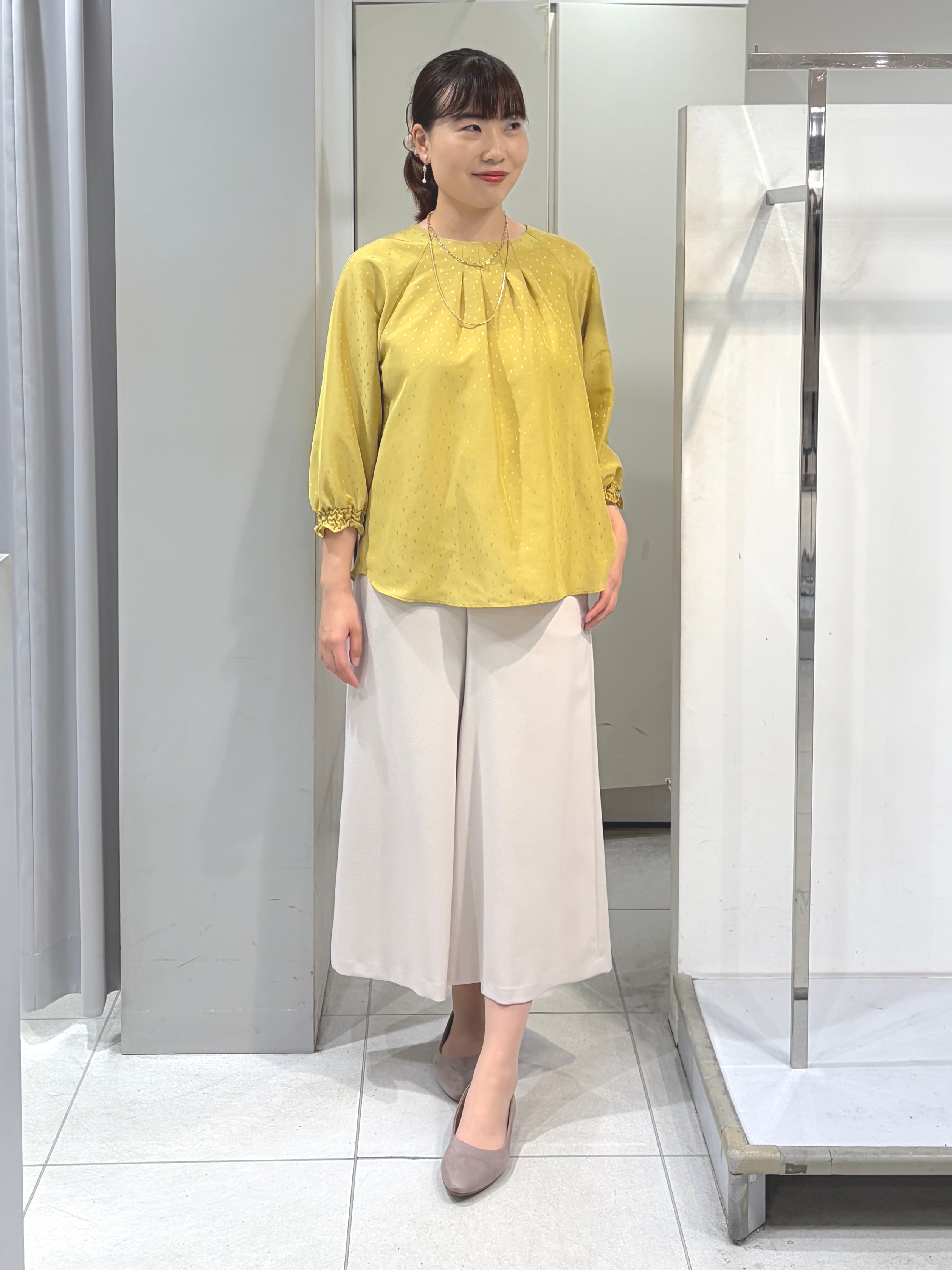 AZUSAさんの「Reflect｜タックデザイン ラグランスリーブブラウス」を使ったコーディネート