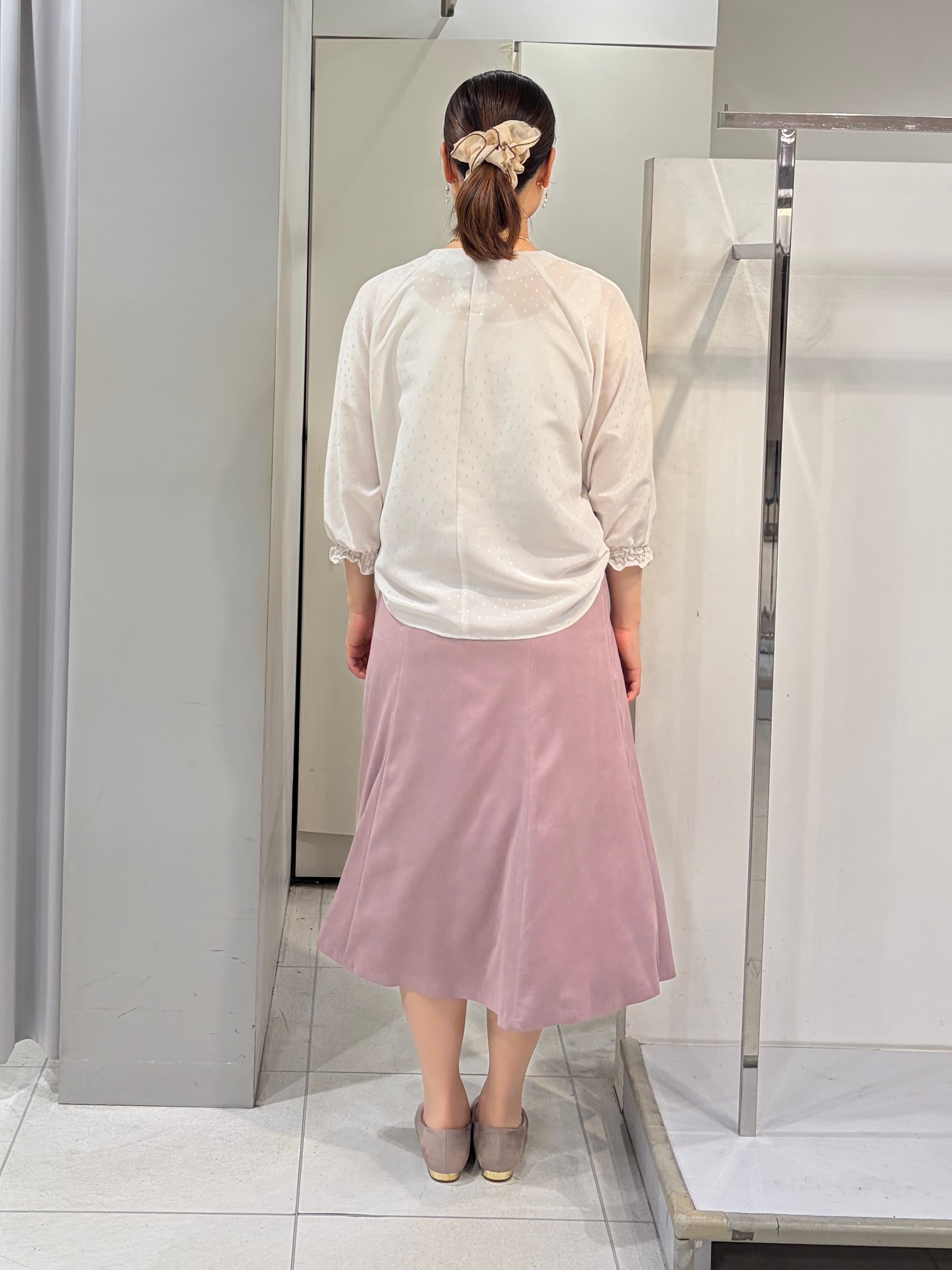 AZUSAさんの「Reflect｜タックデザイン ラグランスリーブブラウス」を使ったコーディネート