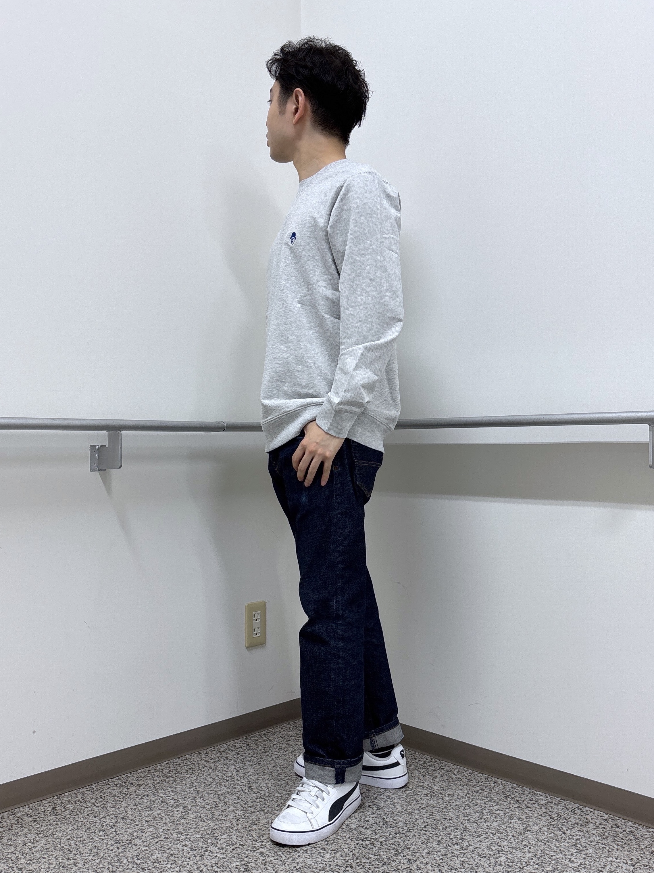 KEIさんの「TAKEO KIKUCHI｜ワンポイント刺繍 ミニ裏毛 プルオーバージャージ」を使ったコーディネート