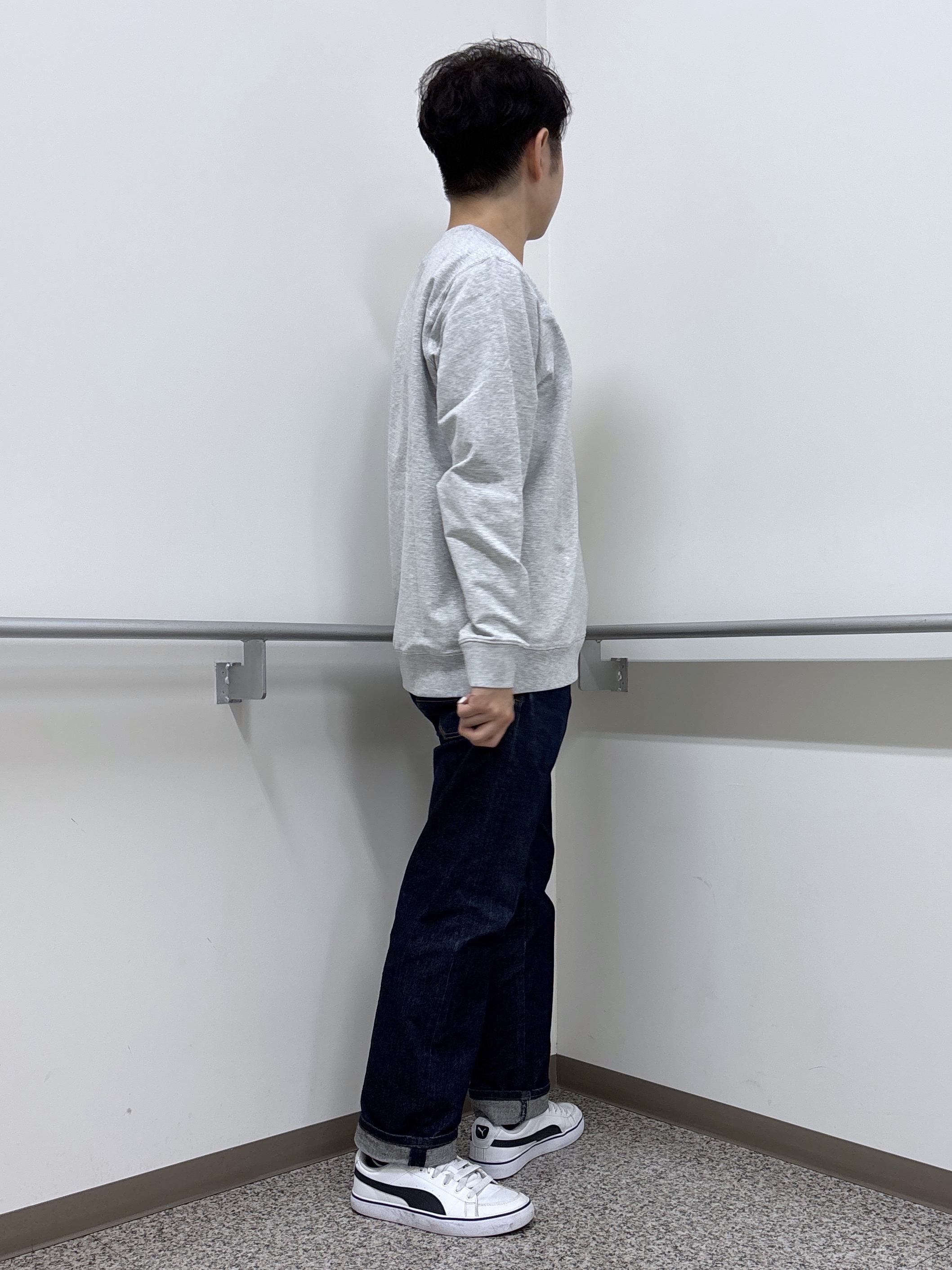 KEIさんの「TAKEO KIKUCHI｜ワンポイント刺繍 ミニ裏毛 プルオーバージャージ」を使ったコーディネート