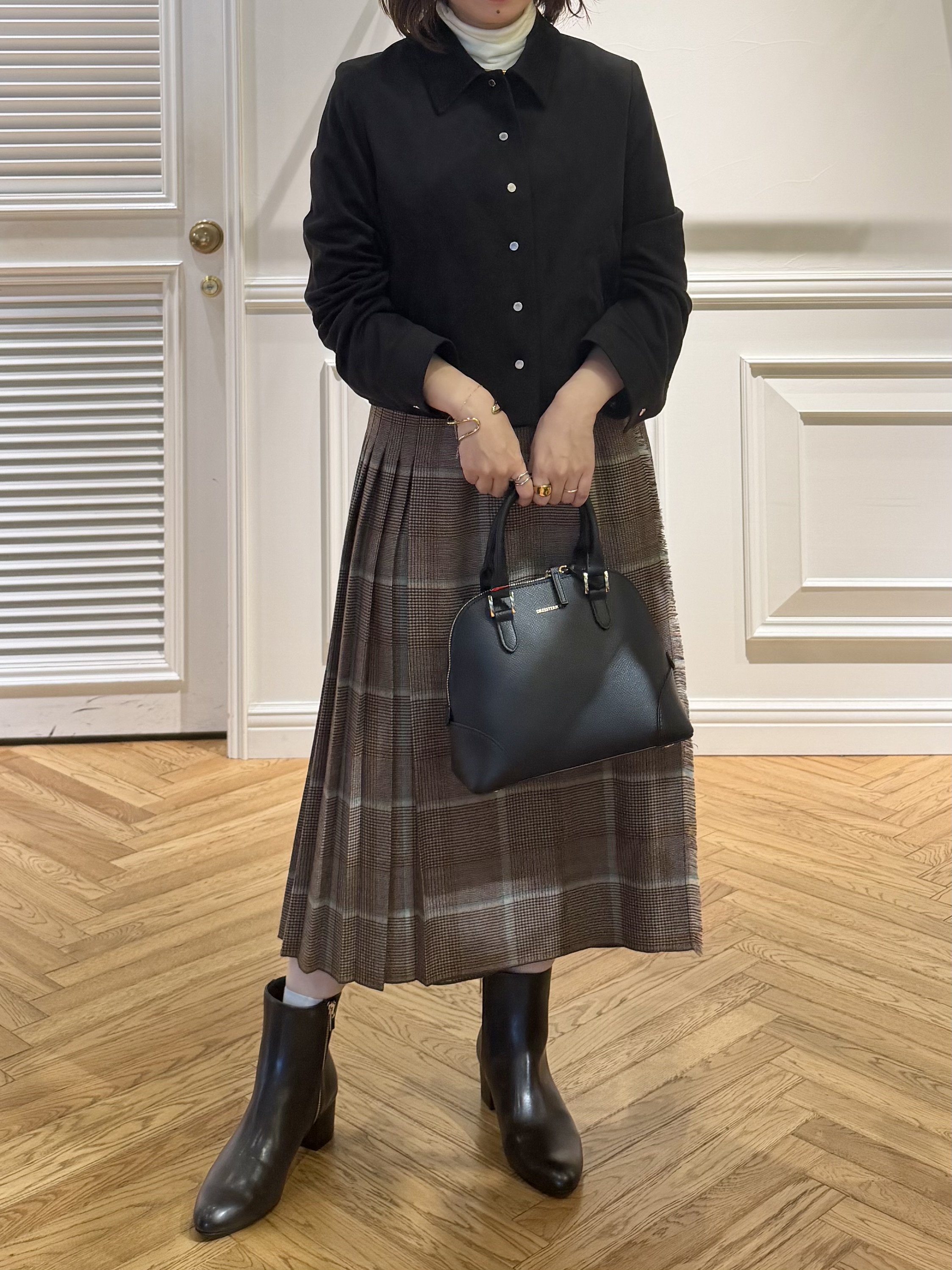 つじ まこさんの「DRESSTERIOR｜スエードショートジャケット」を使ったコーディネート