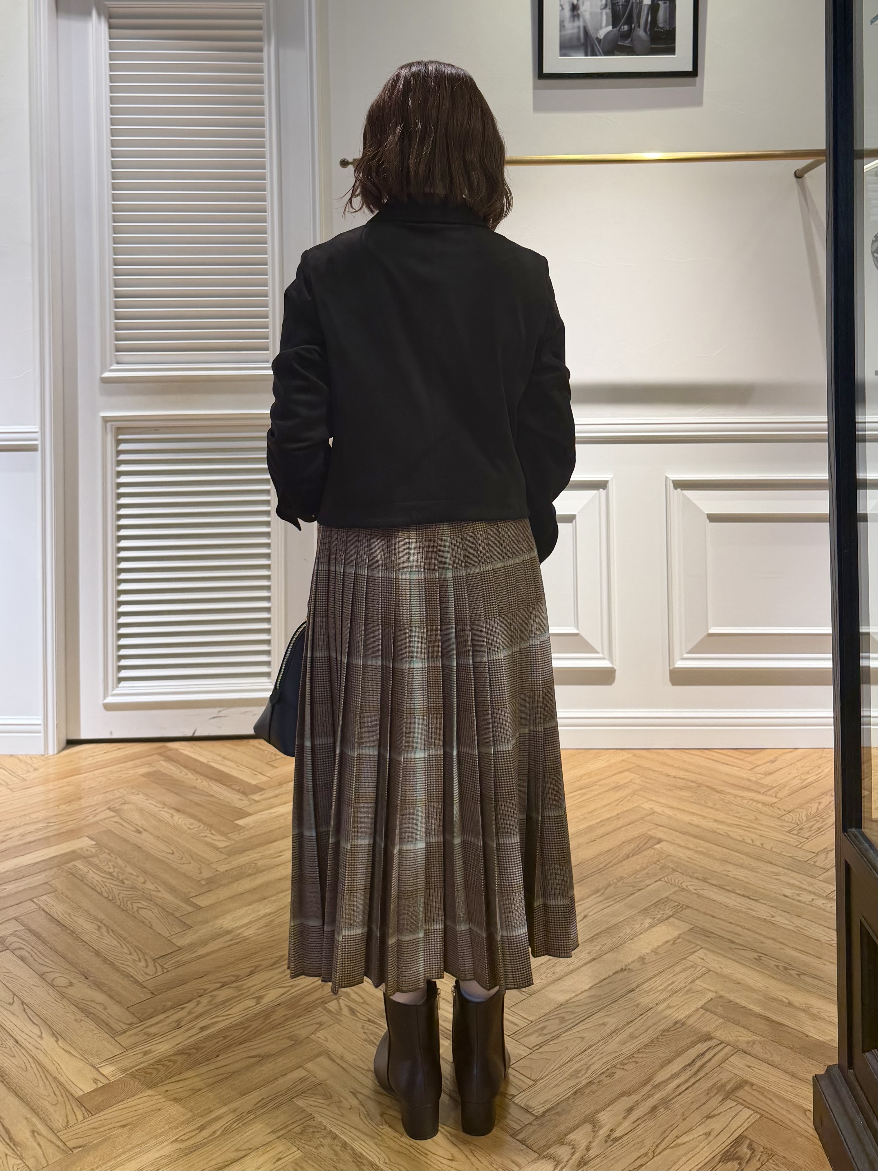 つじ まこさんの「DRESSTERIOR｜スエードショートジャケット」を使ったコーディネート