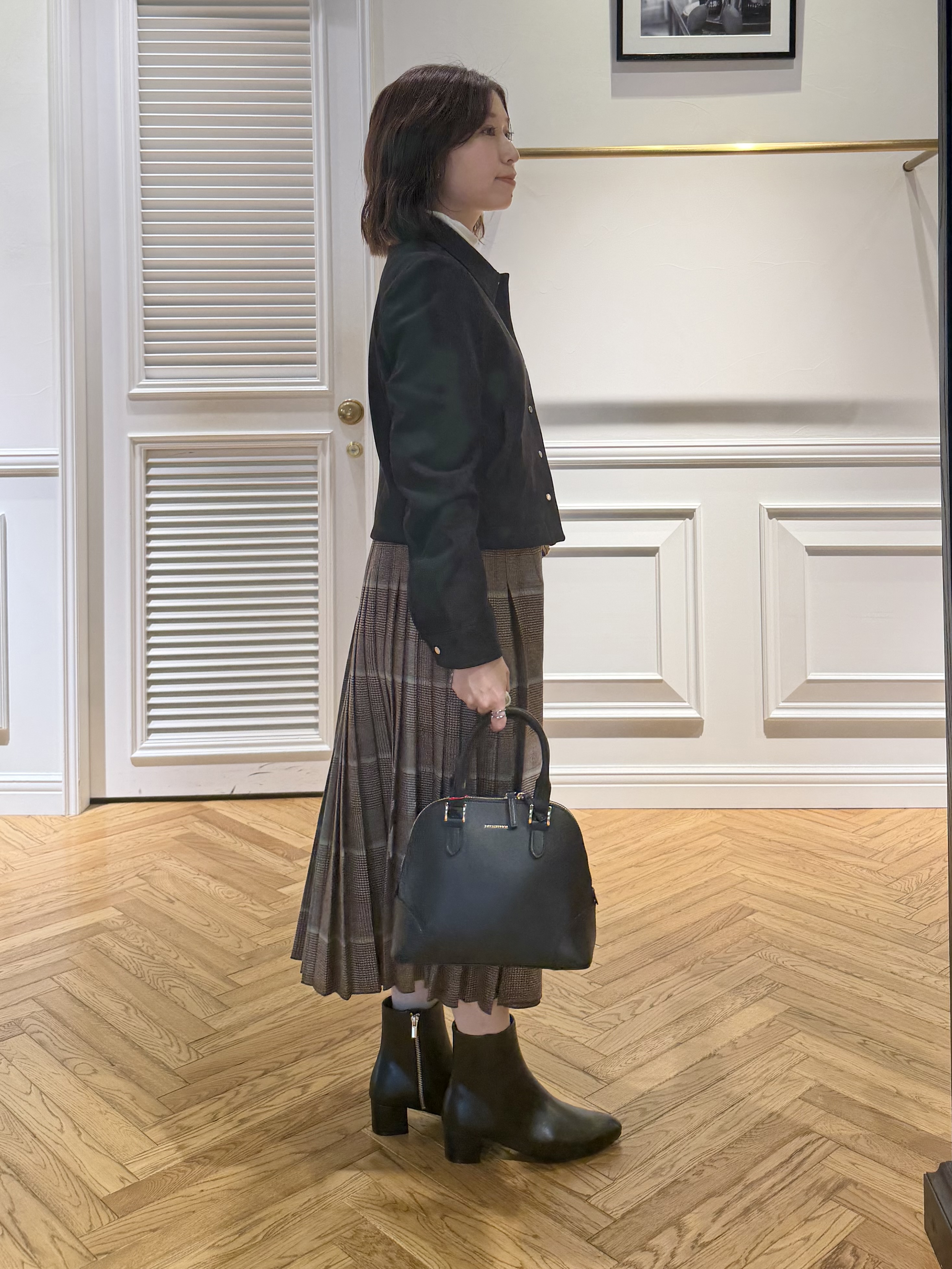つじ まこさんの「DRESSTERIOR｜スエードショートジャケット」を使ったコーディネート