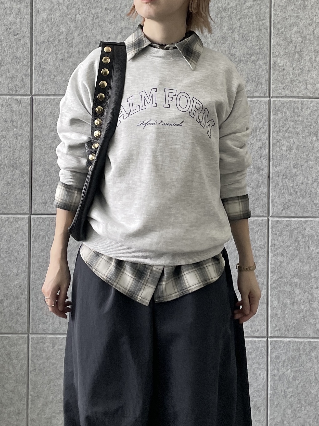 mikuさんの「INDIVI｜フォルムロゴスウェット」を使ったコーディネート