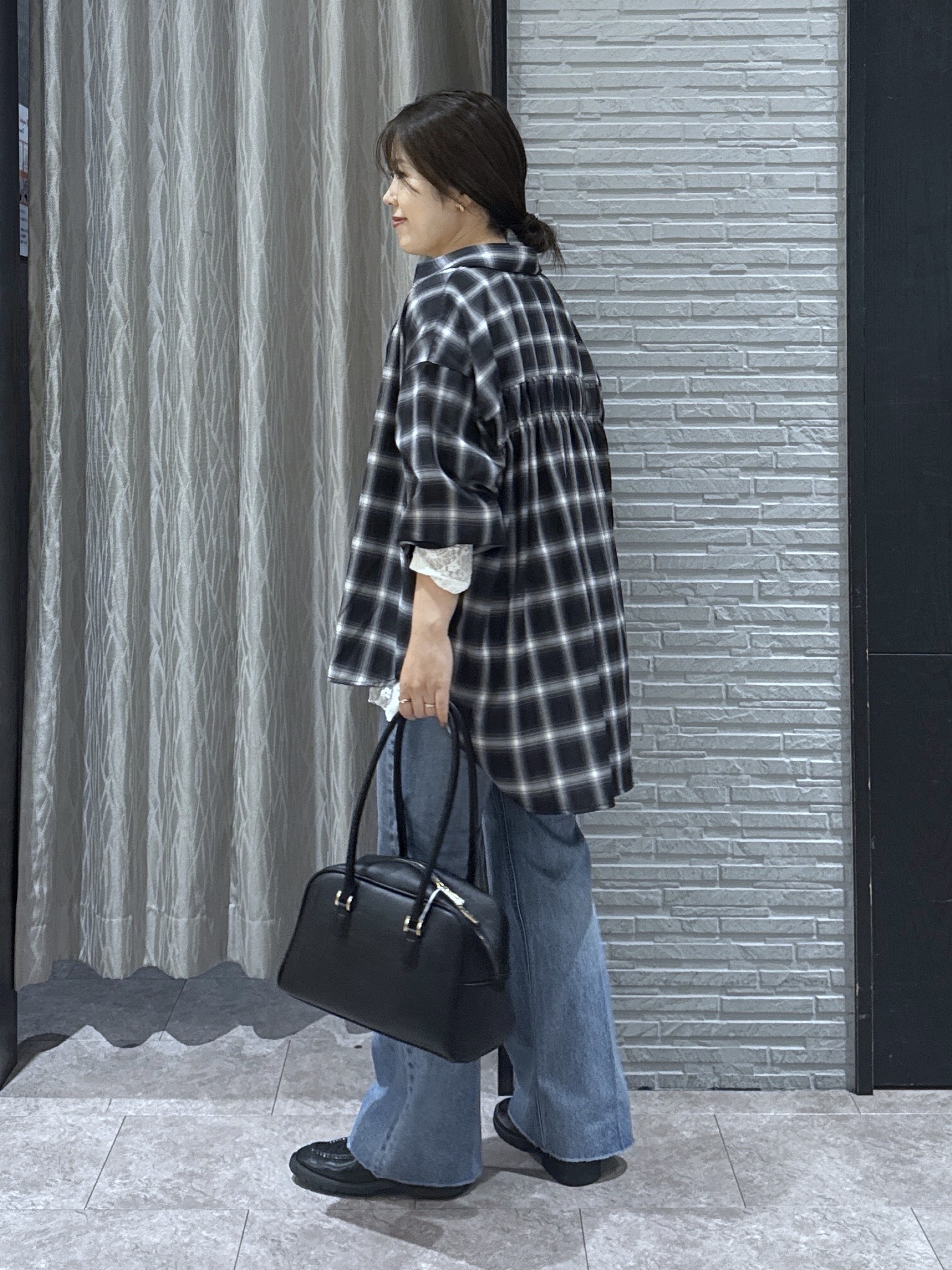 chさんの「THE SHOP TK｜後ろ姿も着映える バックシャーリングシャツ」を使ったコーディネート