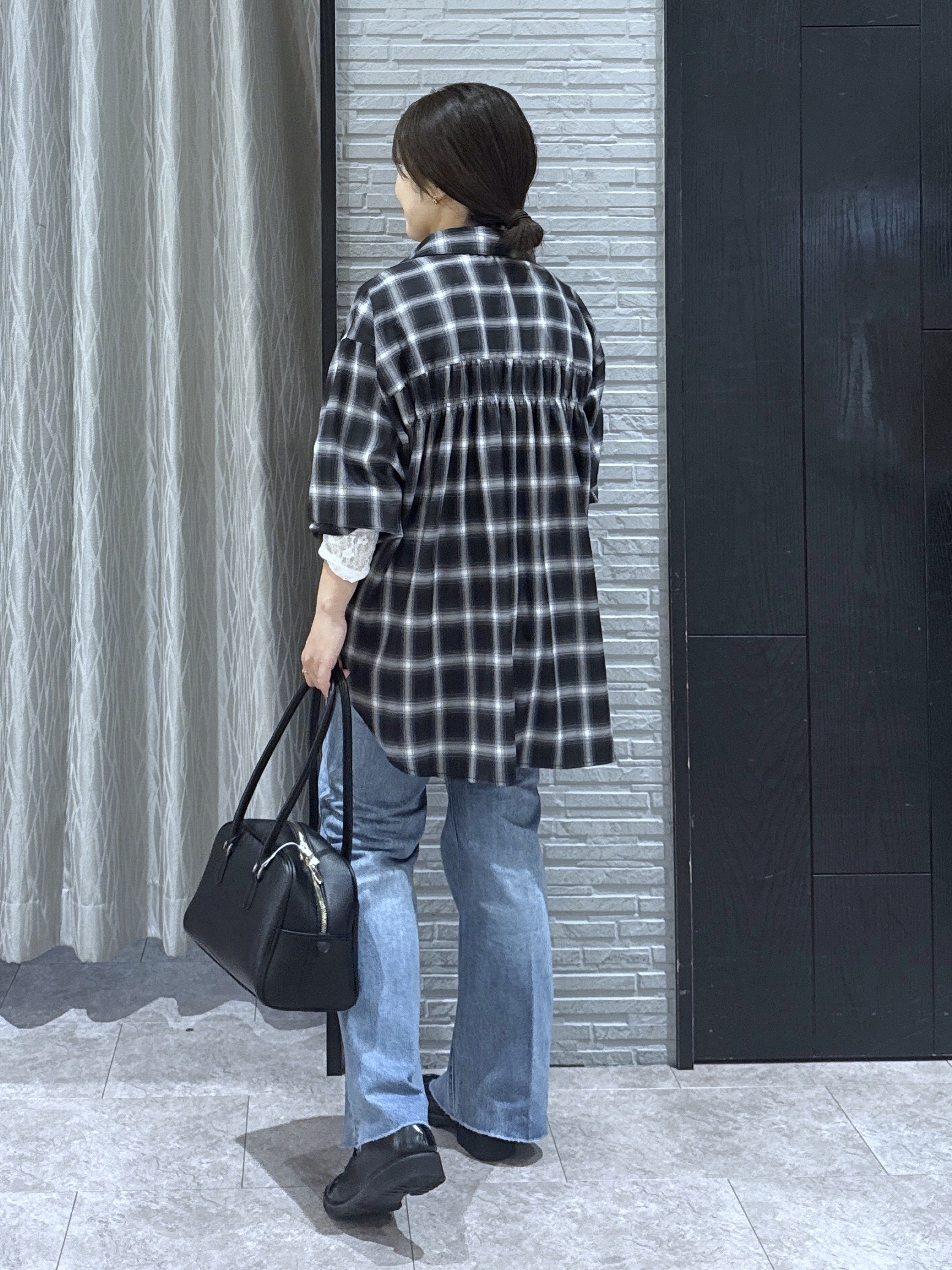 chさんの「THE SHOP TK｜後ろ姿も着映える バックシャーリングシャツ」を使ったコーディネート