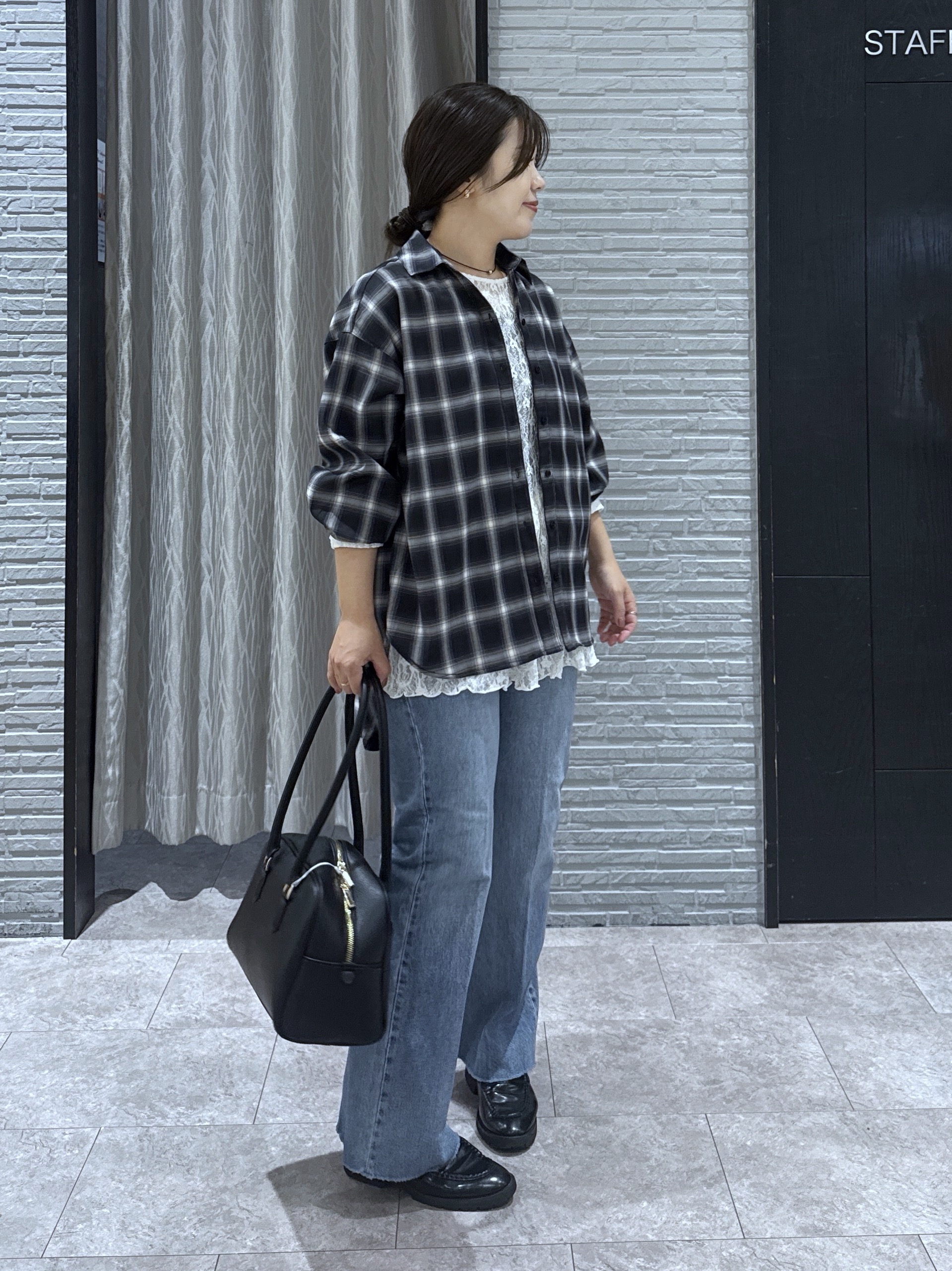 chさんの「THE SHOP TK｜後ろ姿も着映える バックシャーリングシャツ」を使ったコーディネート
