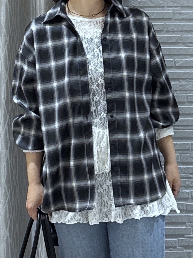 chさんの「THE SHOP TK｜後ろ姿も着映える バックシャーリングシャツ」を使ったコーディネート