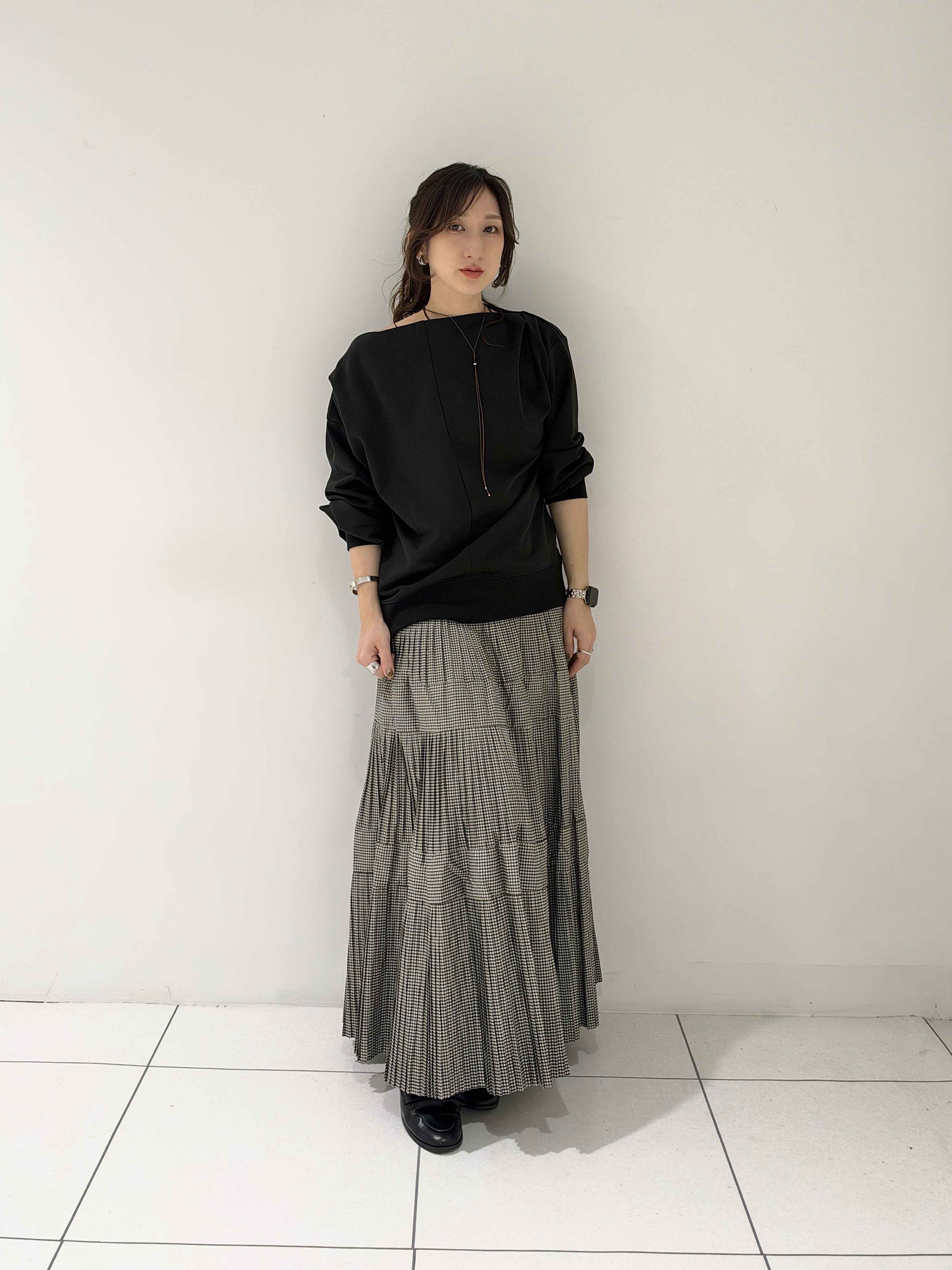 そんさんの「INDIVI｜裏毛オフショルカットソー」を使ったコーディネート