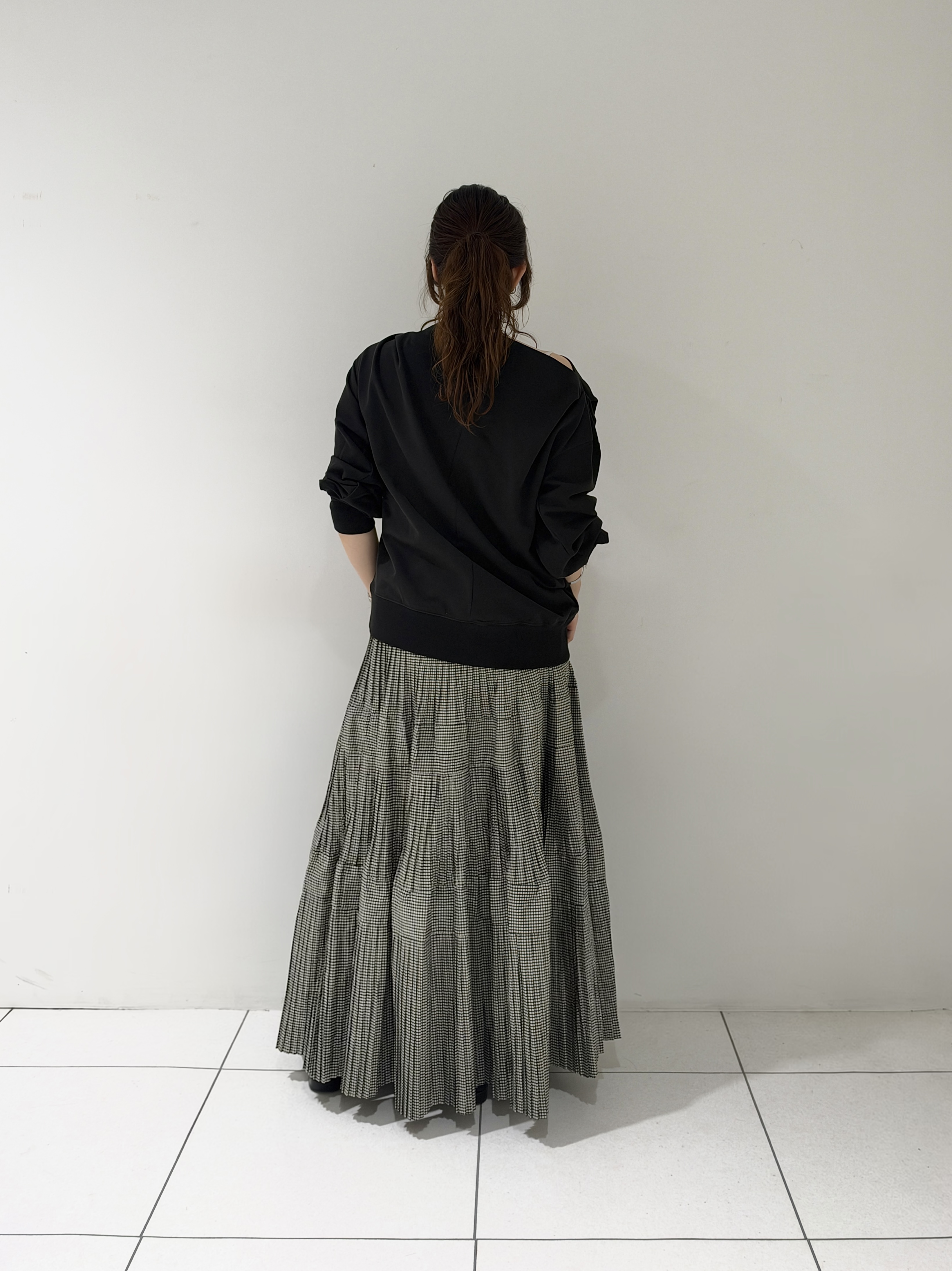 そんさんの「INDIVI｜裏毛オフショルカットソー」を使ったコーディネート
