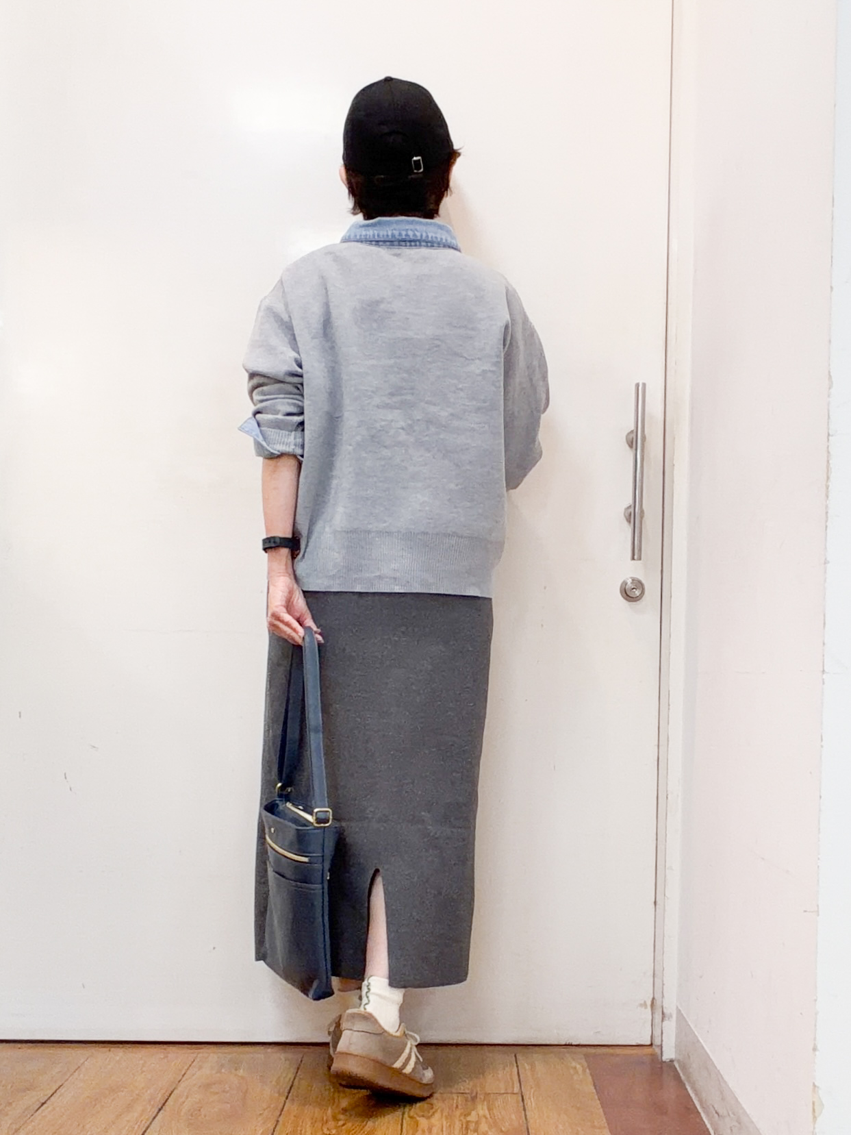 みぃさんの「SHOO･LA･RUE｜【S-LL/洗濯機可】デニム／チェック切替でこなれ見え 金ボタンニットカーディガン」を使ったコーディネート