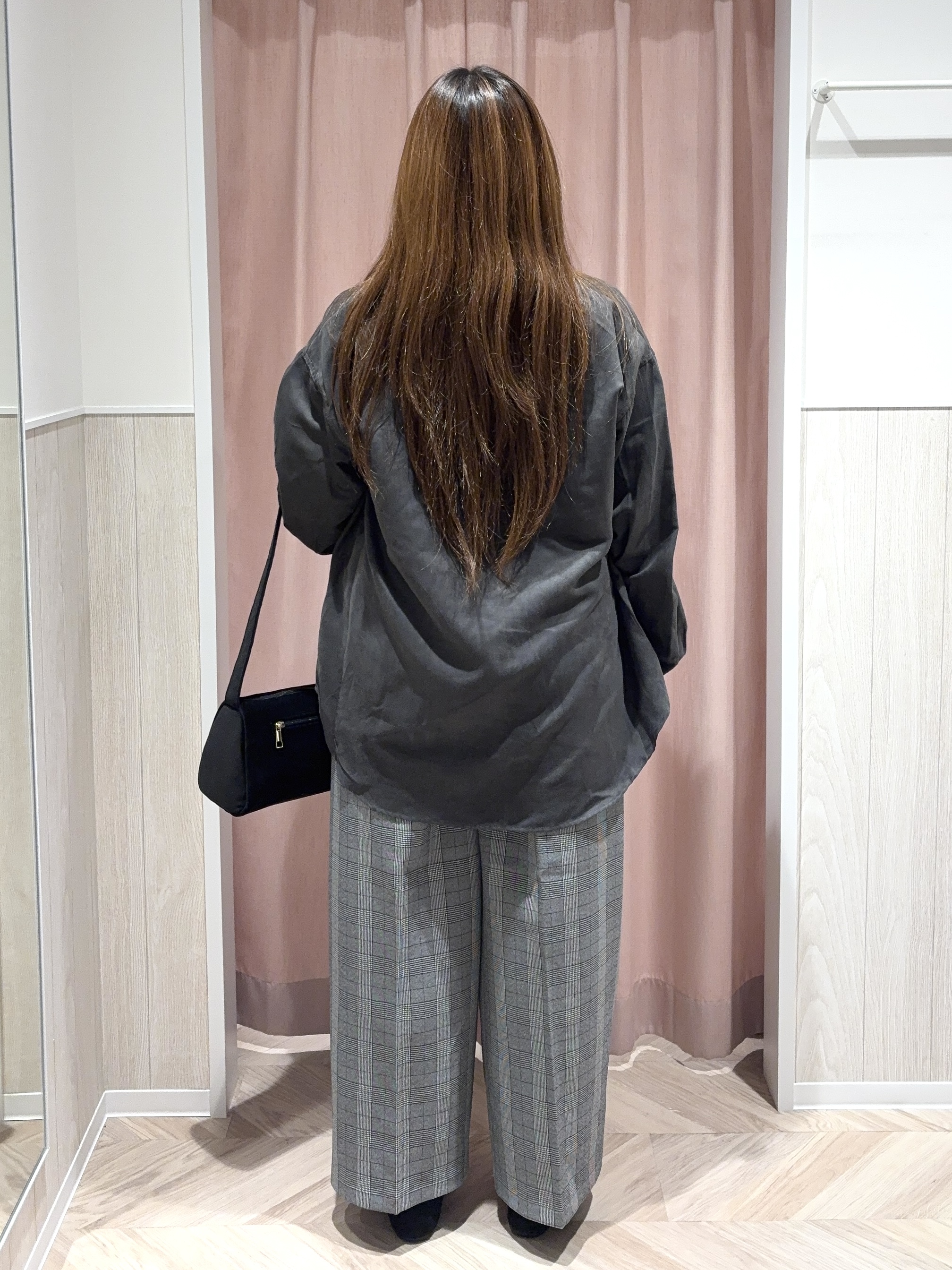 HANNAさんの「SHOO･LA･RUE｜【S-LL/洗濯機可】なめらかさが心地いい。スエード調ポケットシャツ」を使ったコーディネート