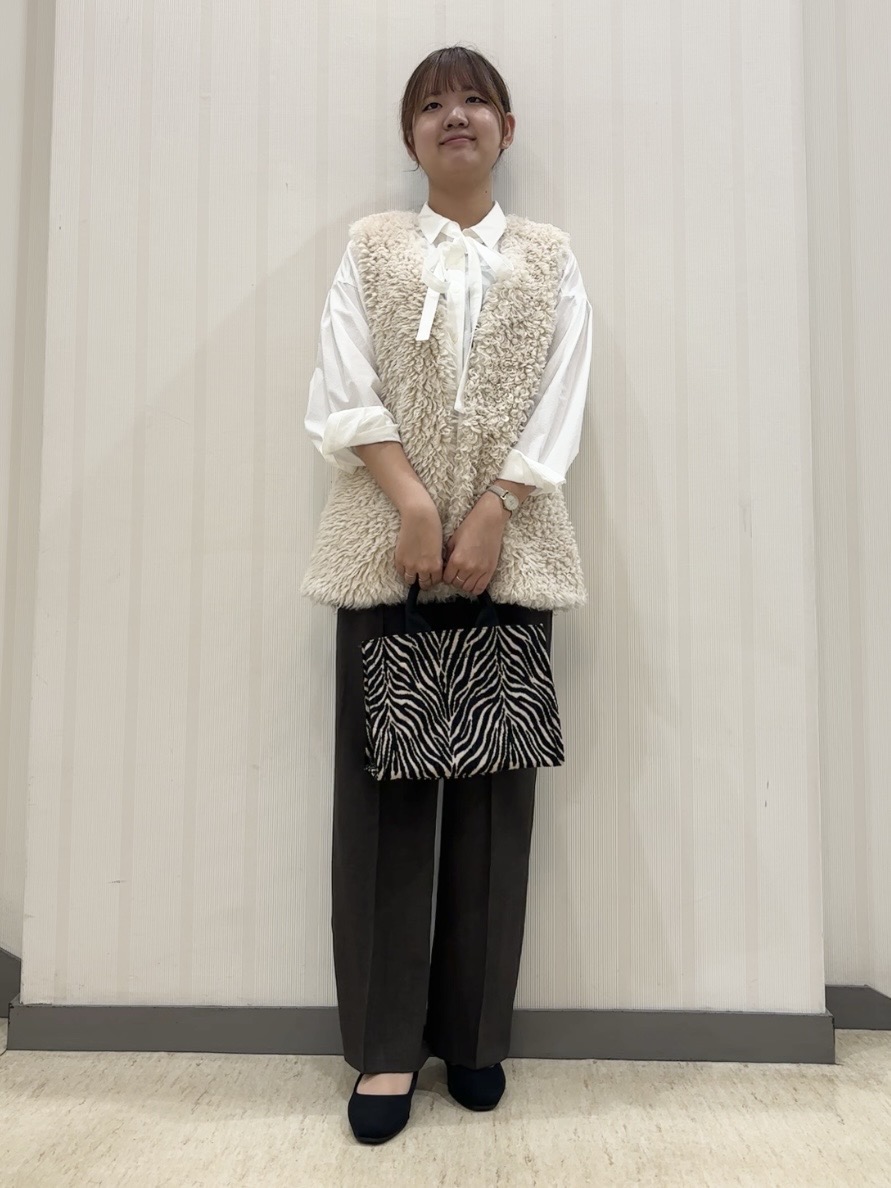 ちひさんの「INDIVI｜【羽織るだけでお洒落】カールエコファー ジレ」を使ったコーディネート