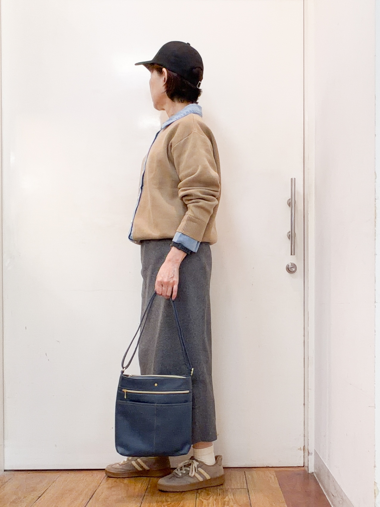 みぃさんの「SHOO･LA･RUE｜【S-LL/洗濯機可】デニム／チェック切替でこなれ見え 金ボタンニットカーディガン」を使ったコーディネート