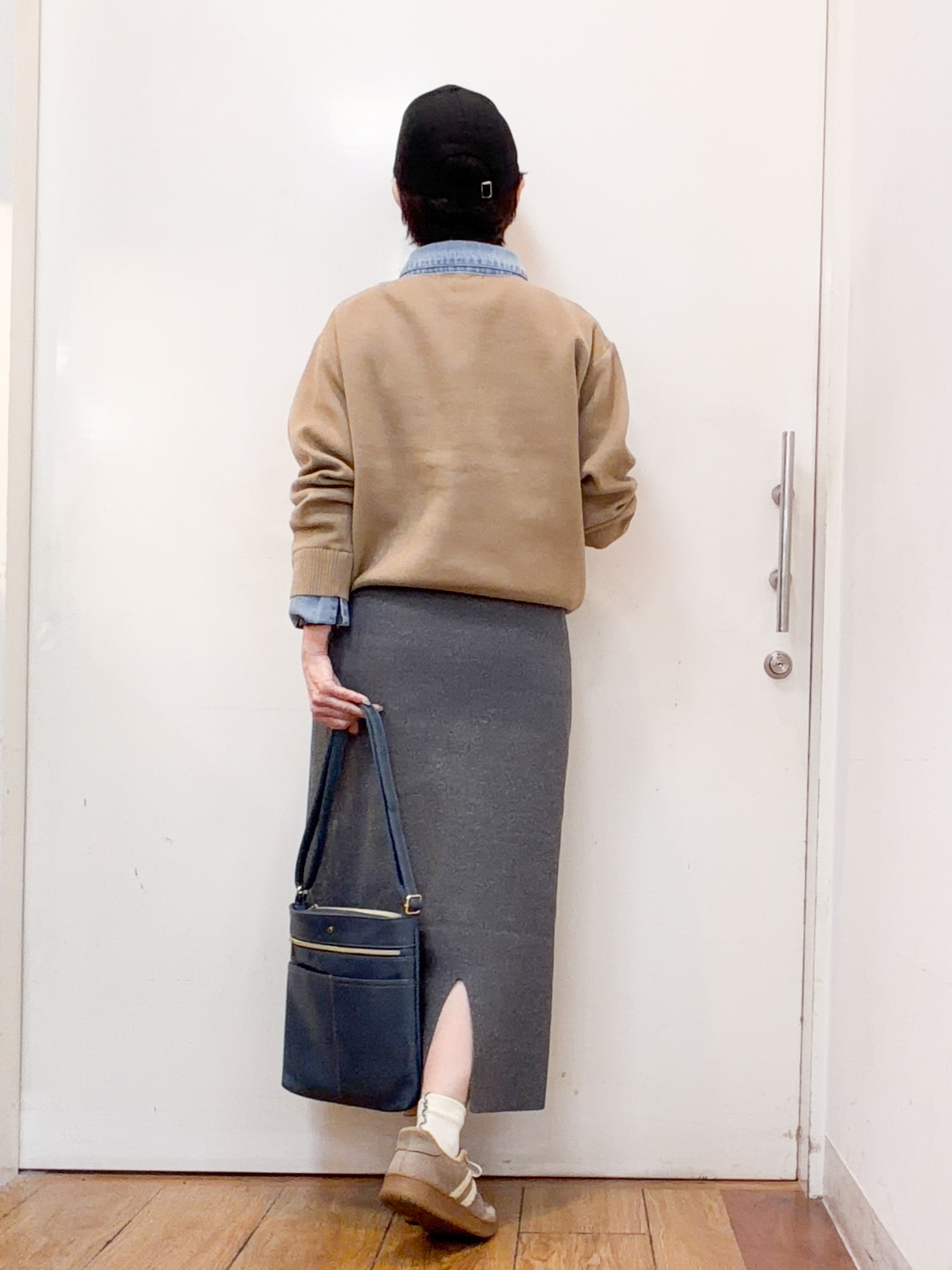 みぃさんの「SHOO･LA･RUE｜【S-LL/洗濯機可】デニム／チェック切替でこなれ見え 金ボタンニットカーディガン」を使ったコーディネート