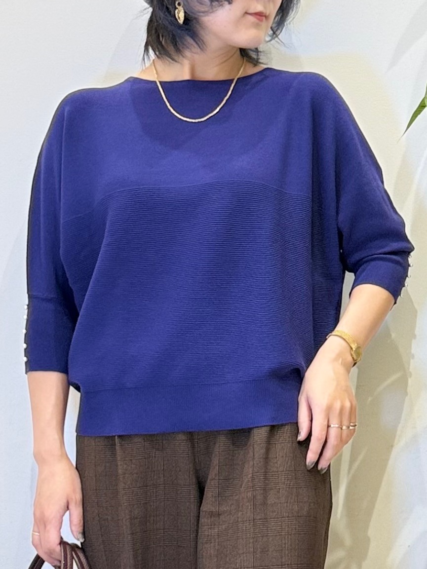 misakiさんの「SHOO･LA･RUE｜【毛玉になりにくい】パール調ボタンが女性らしさをプラス ガーター切替 7分袖ドルマンニット」を使ったコーディネート