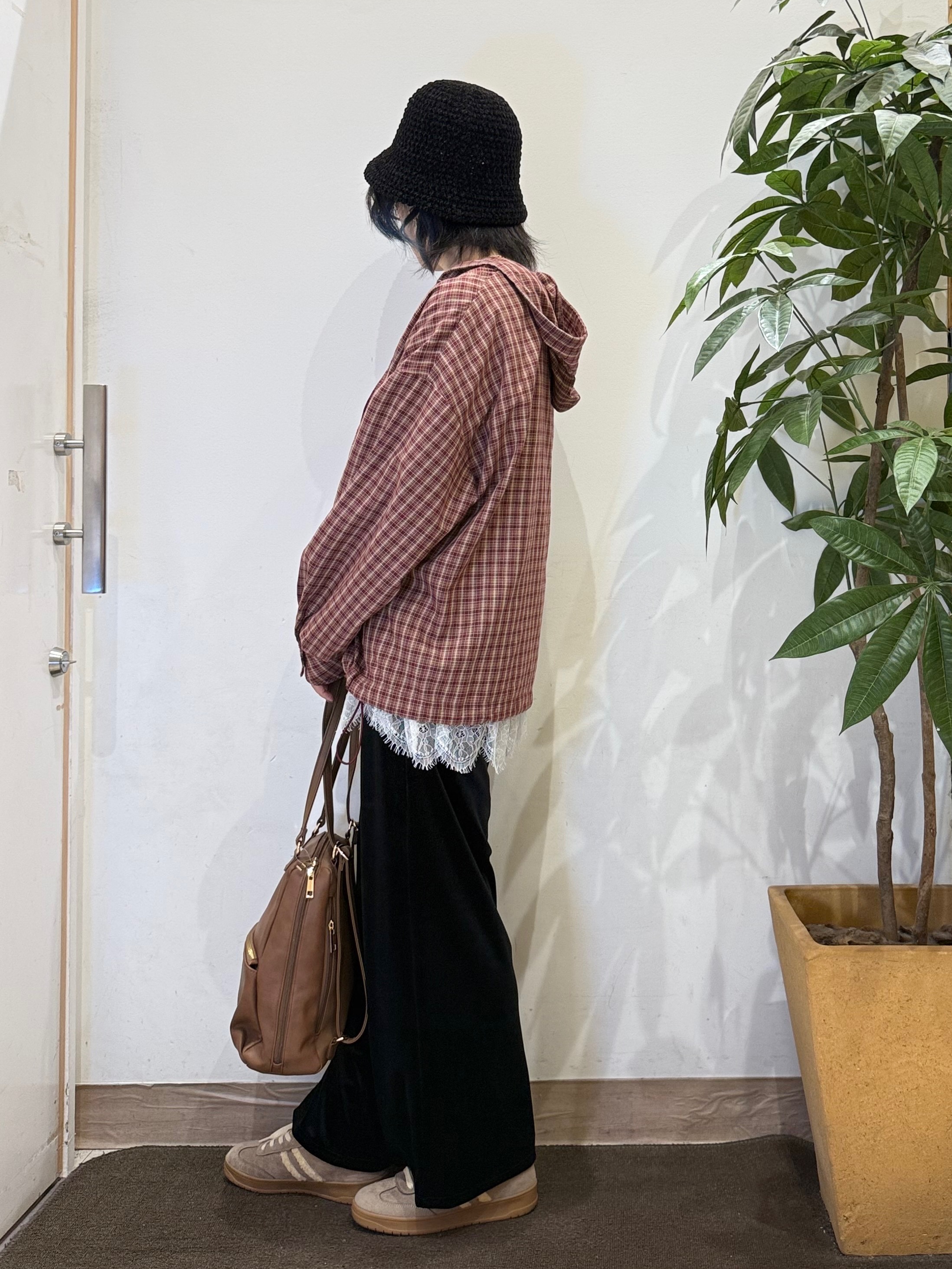 misakiさんの「SHOO･LA･RUE｜【S-LL/洗濯機可】大人カジュアルに。裾ドロスト フードチェックシャツ」を使ったコーディネート