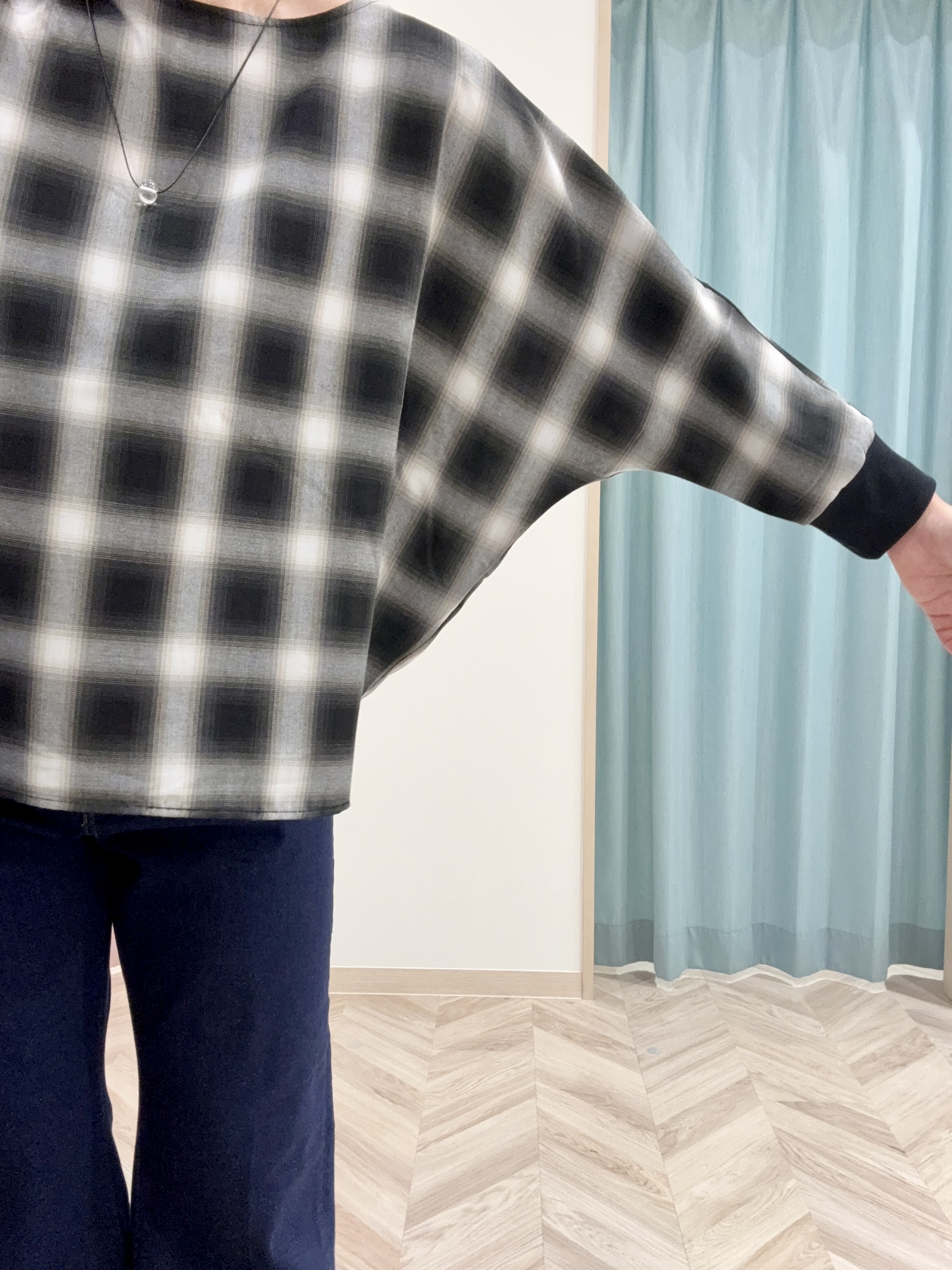 kさんの「SHOO･LA･RUE｜【着丈選べる/洗濯後しわになりにくい】インせず着られる ドルマンブラウス」を使ったコーディネート