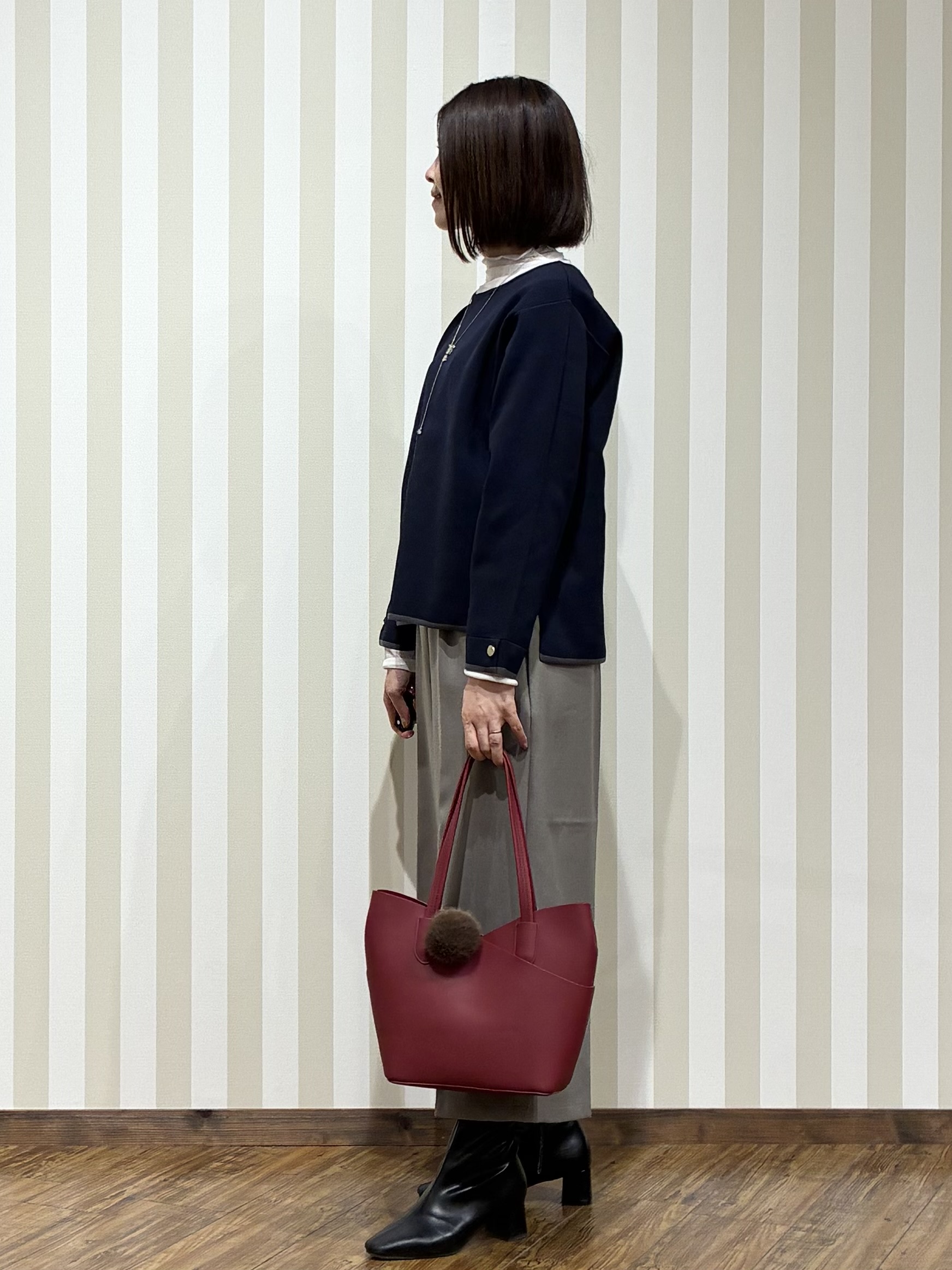 SAOさんの「SHOO･LA･RUE｜【洗濯機可/S-LL】抜け感ある着こなしに 金ボタン付き スポンディッシュ クルーネックニット」を使ったコーディネート