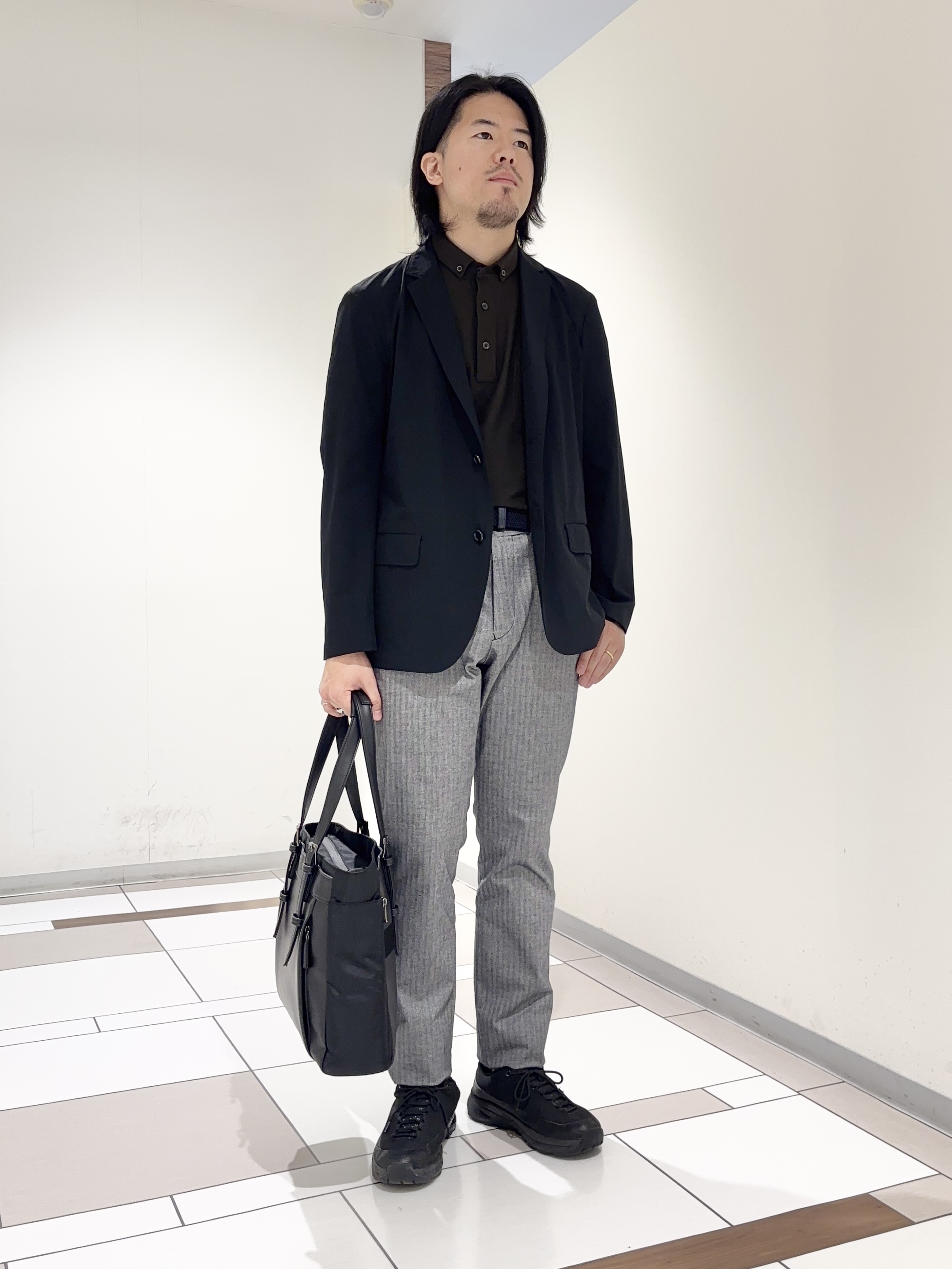 及川さんの「TAKEO KIKUCHI｜3Dナイロンストレッチ ジャケット」を使ったコーディネート