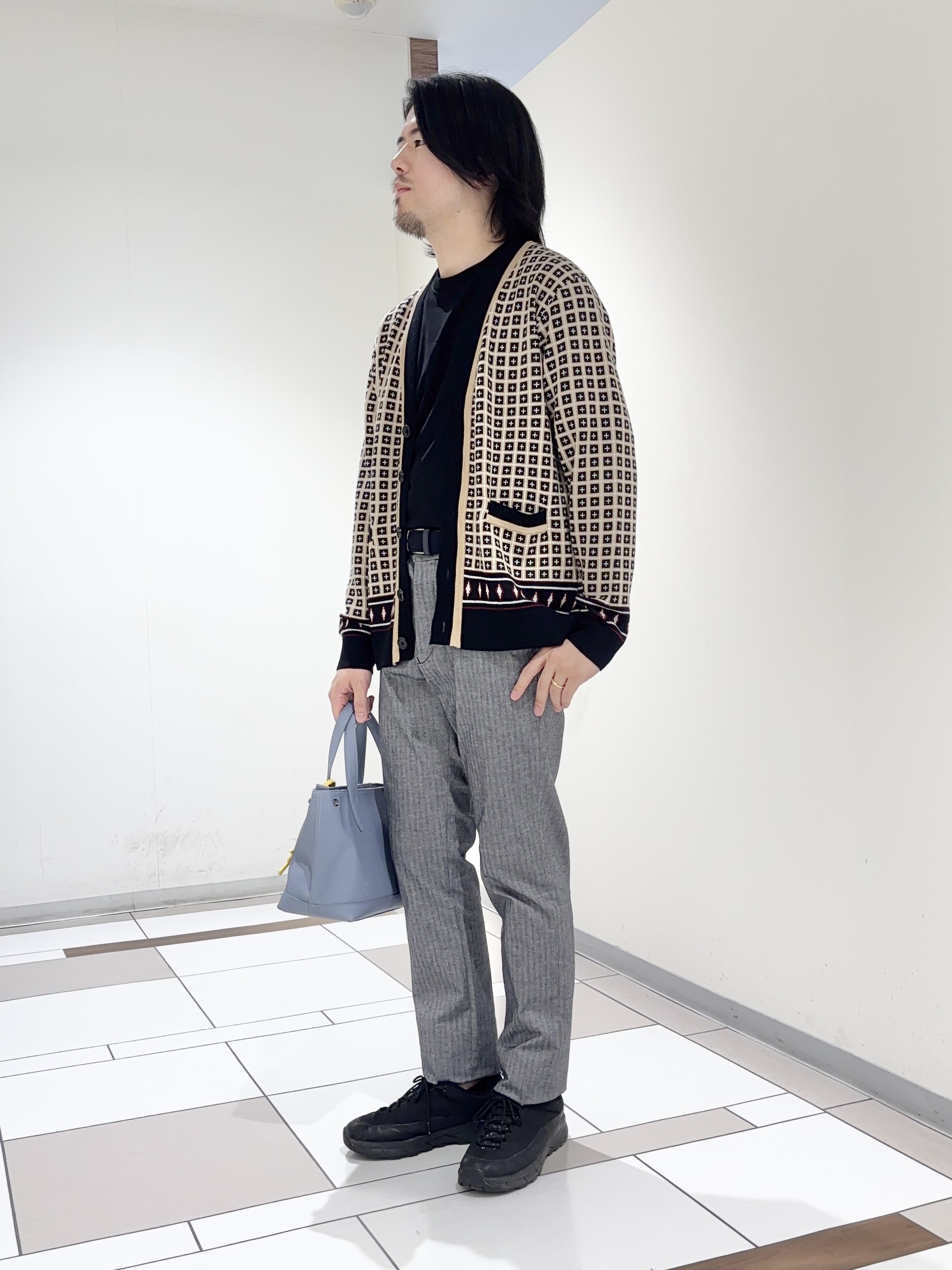 及川さんの「TAKEO KIKUCHI｜【BOWLER HAT LABEL】ジオメトリック柄カーディガン」を使ったコーディネート