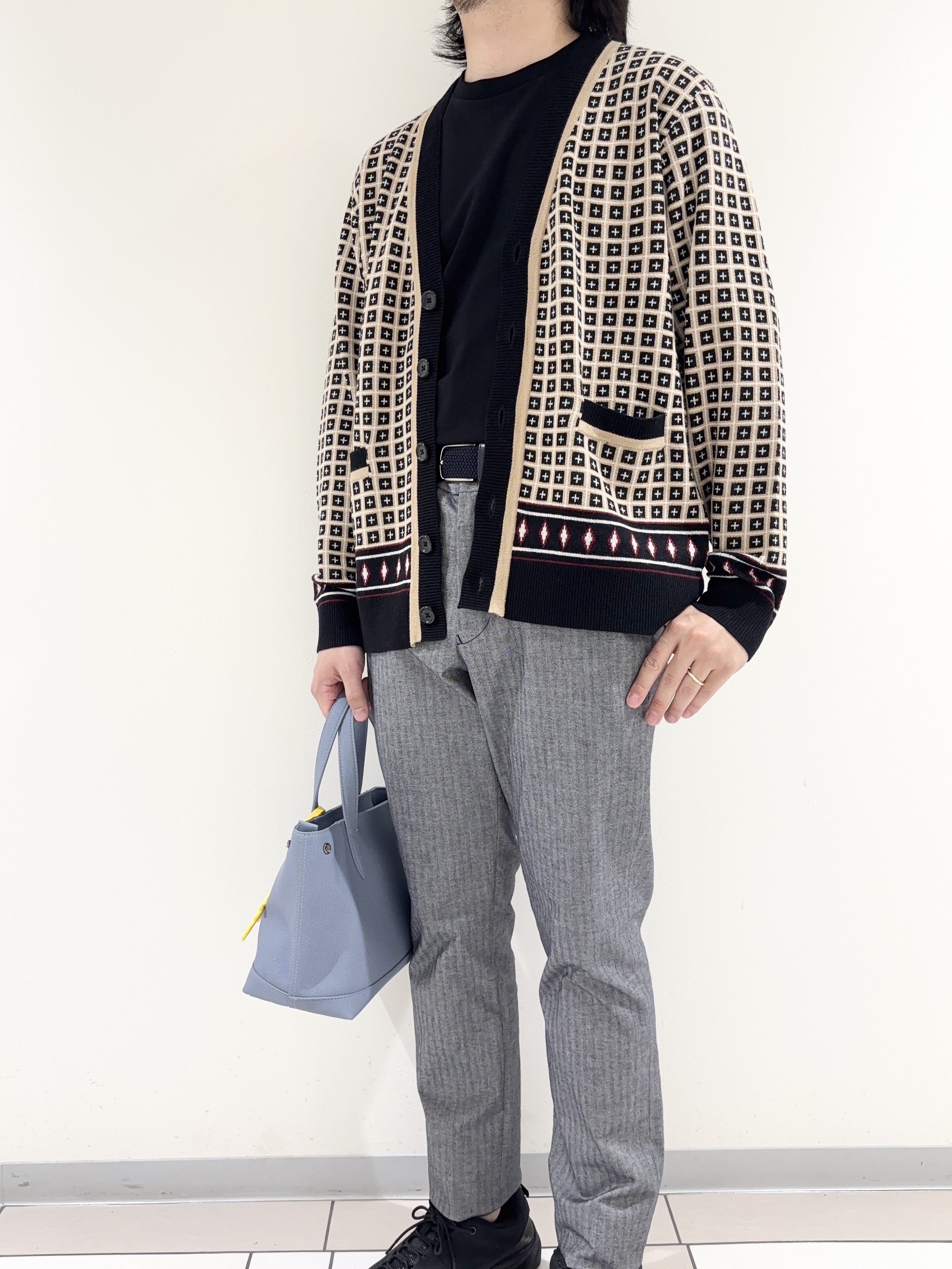 及川さんの「TAKEO KIKUCHI｜【BOWLER HAT LABEL】ジオメトリック柄カーディガン」を使ったコーディネート